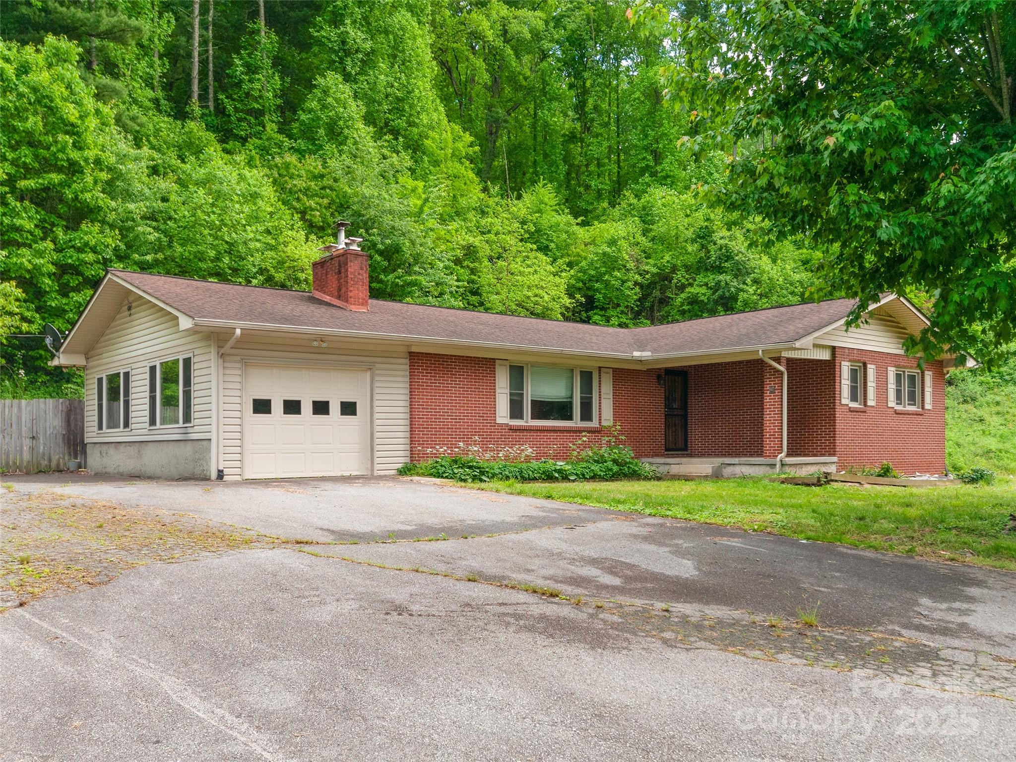 1460 Russ Avenue — Waynesville