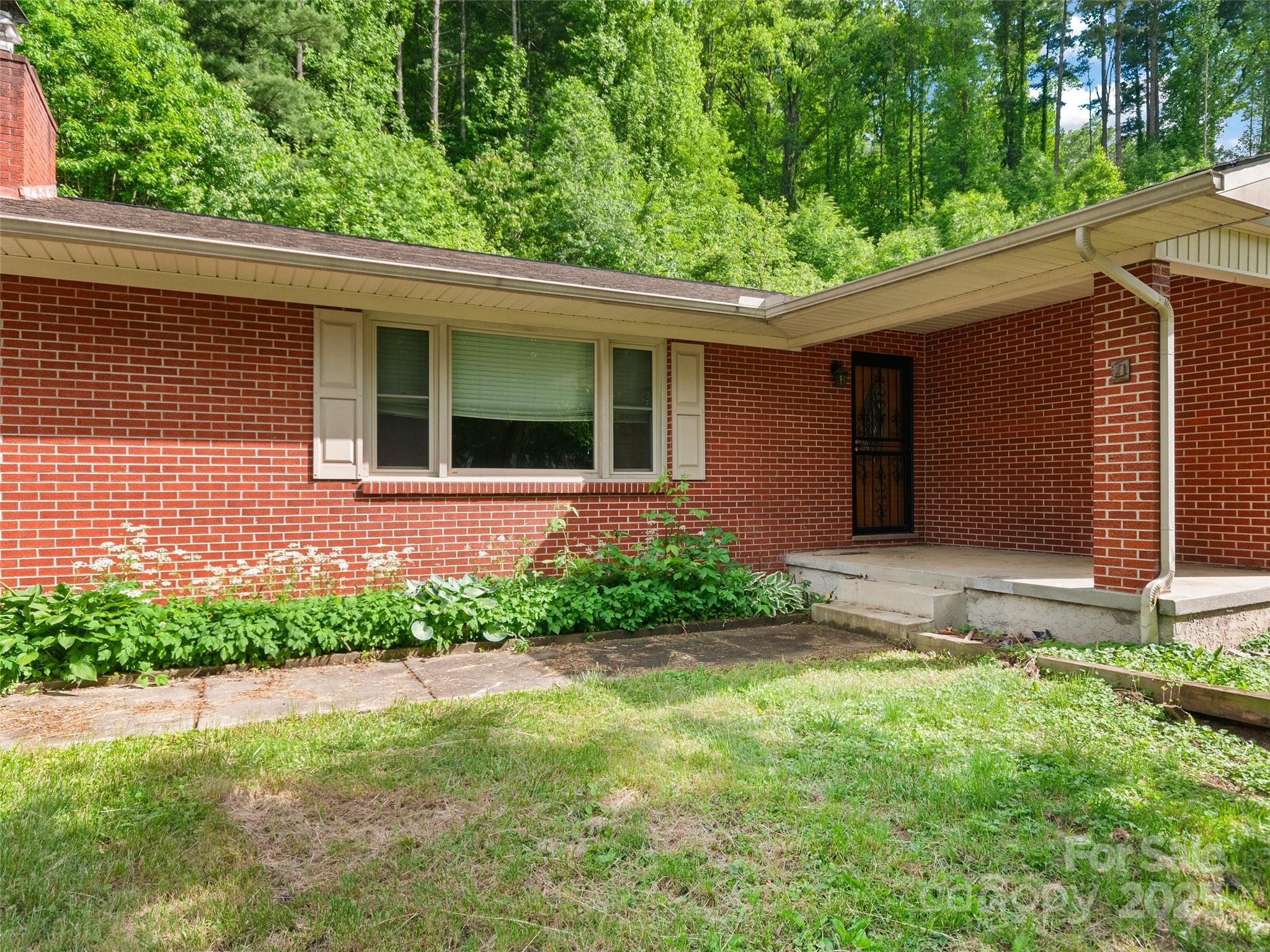 1460 Russ Avenue — Waynesville