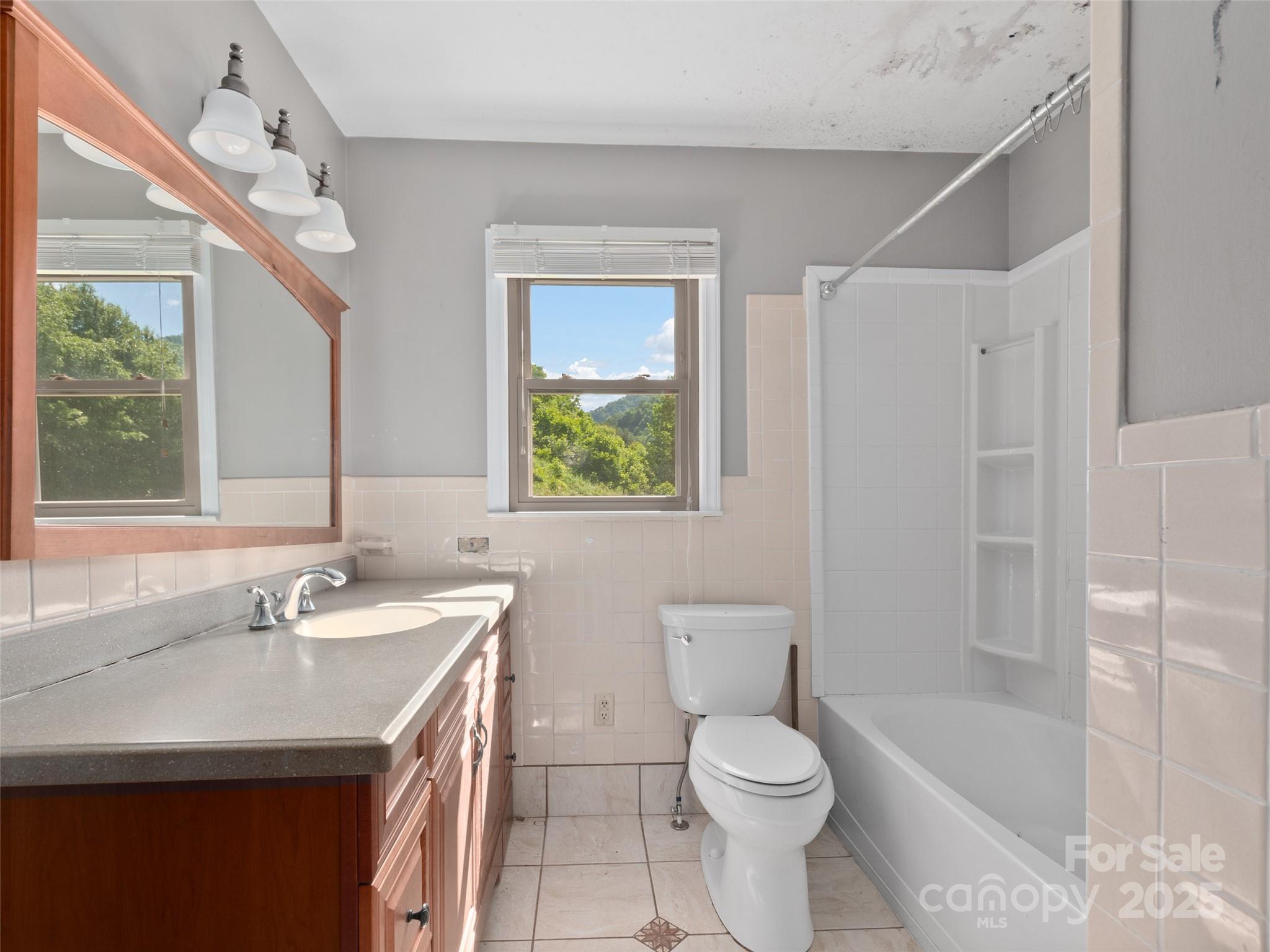 1460 Russ Avenue — Waynesville