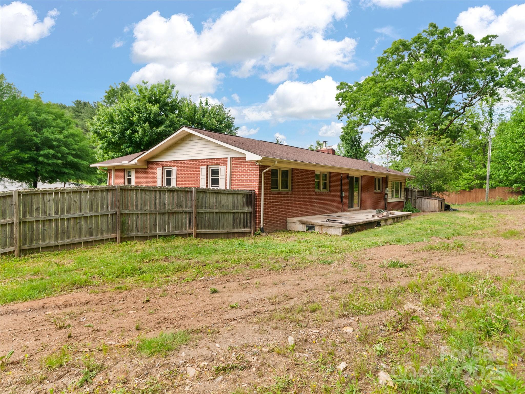 1460 Russ Avenue — Waynesville