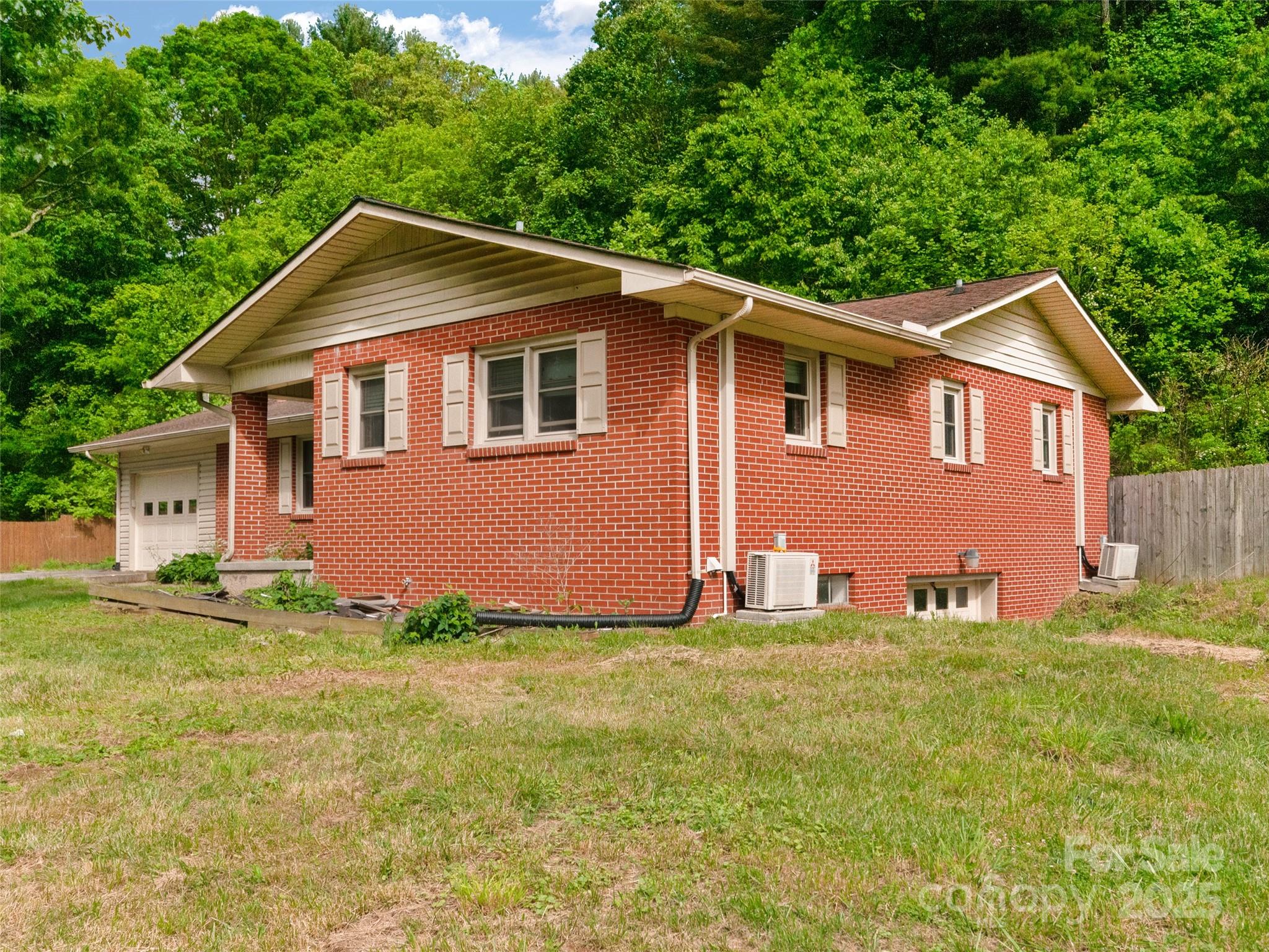 1460 Russ Avenue — Waynesville