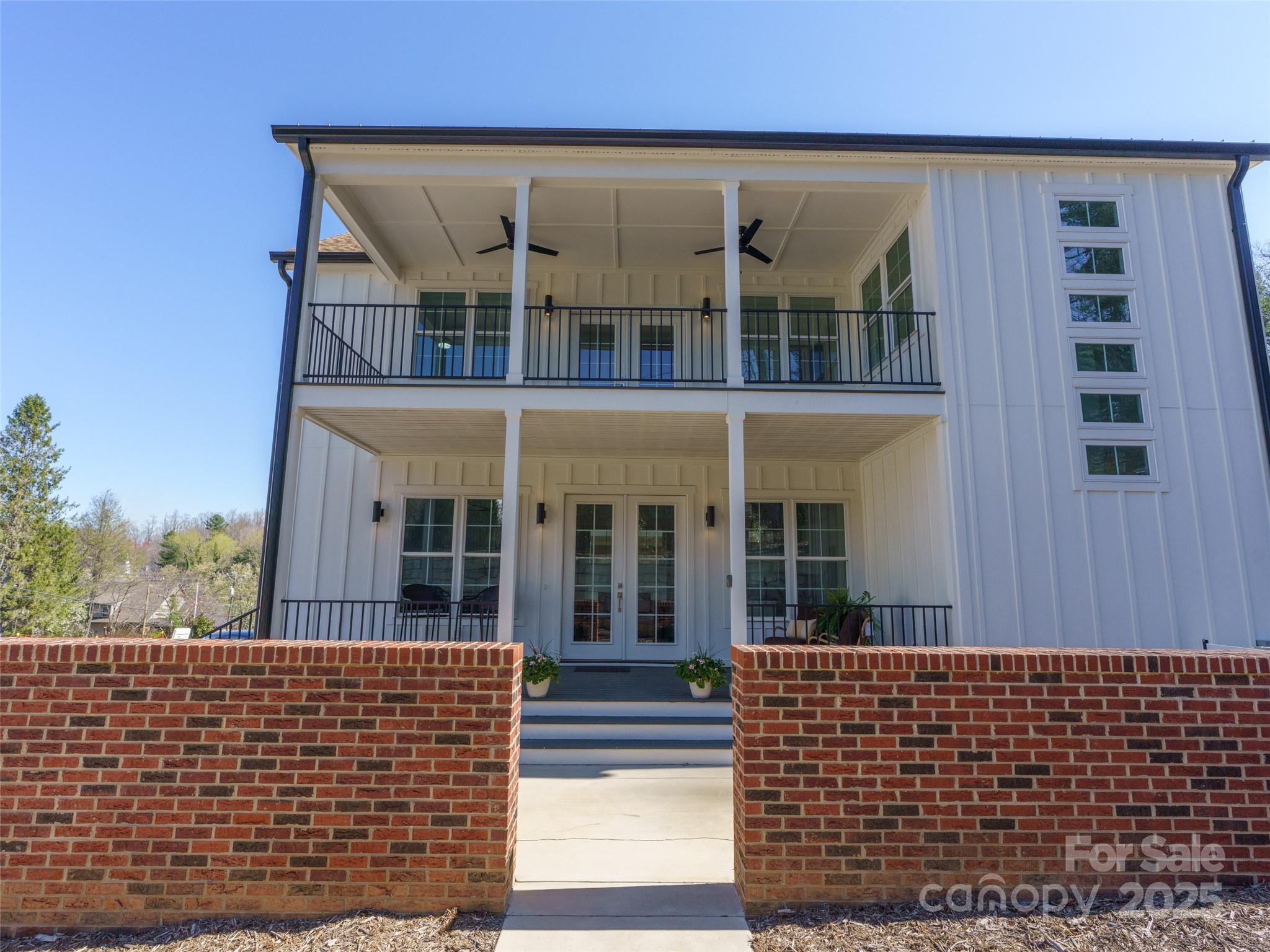 55 Skyvue Court #E — Saluda
