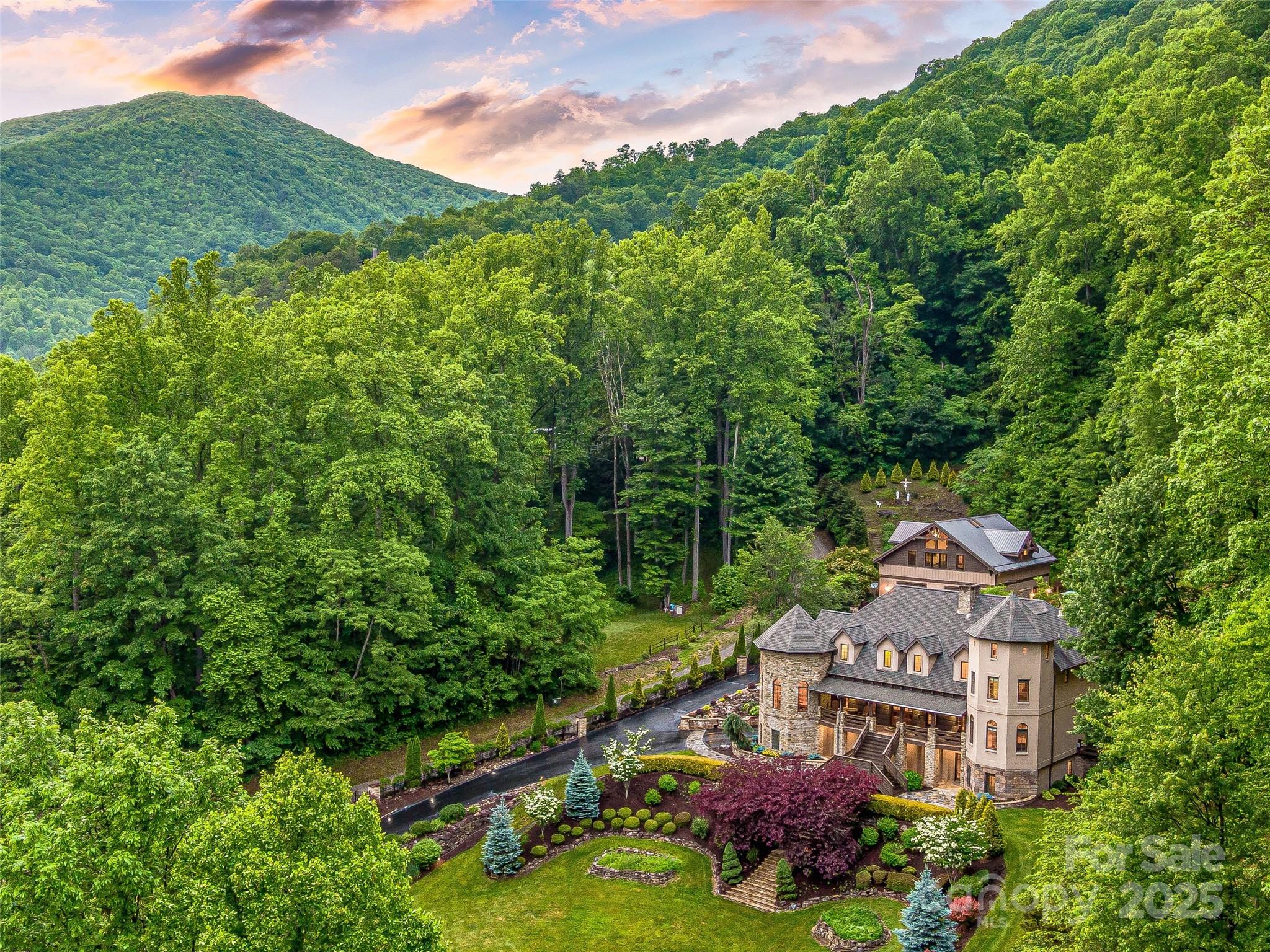 202 Emerald Lane — Maggie Valley