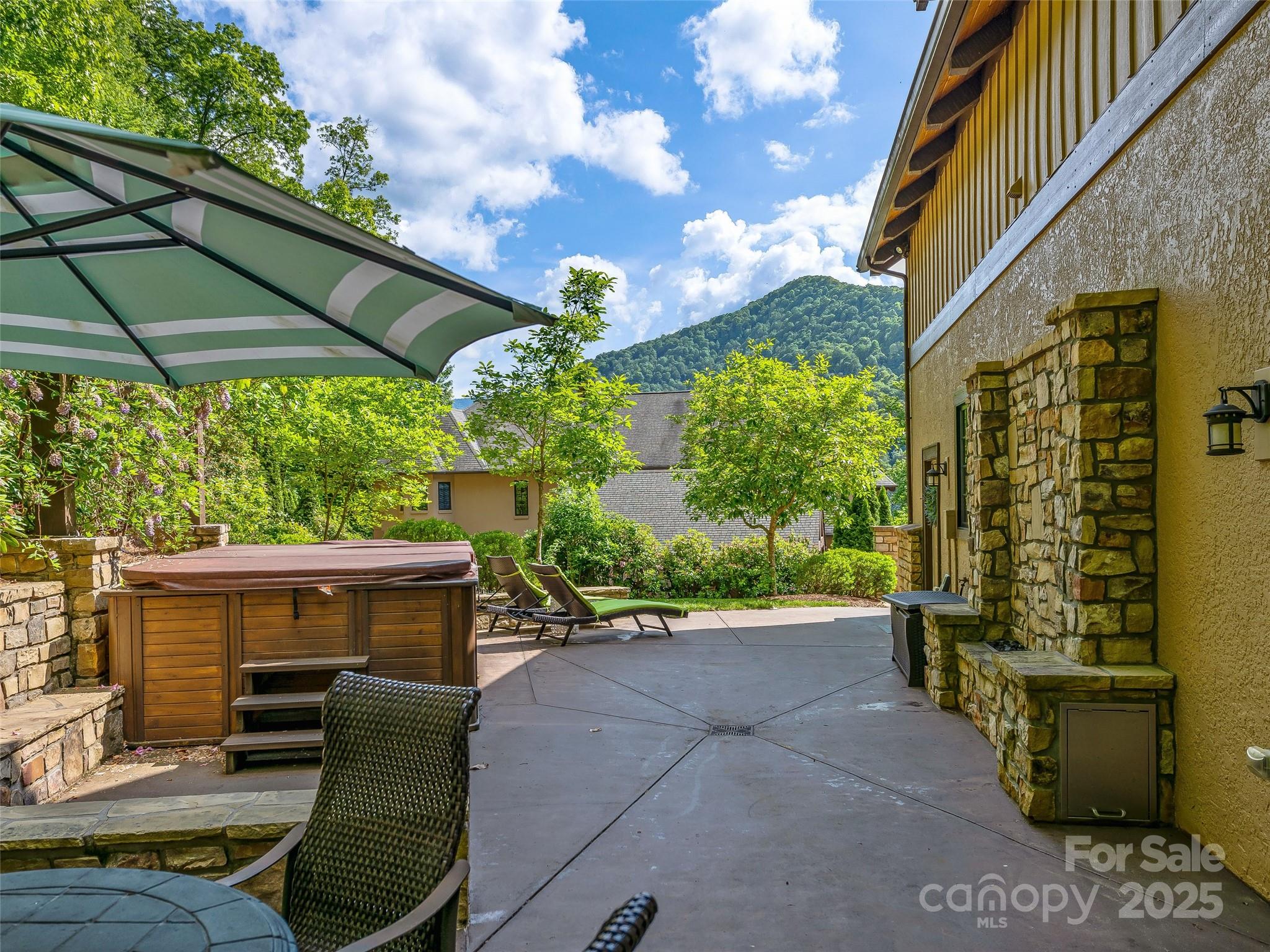 202 Emerald Lane — Maggie Valley