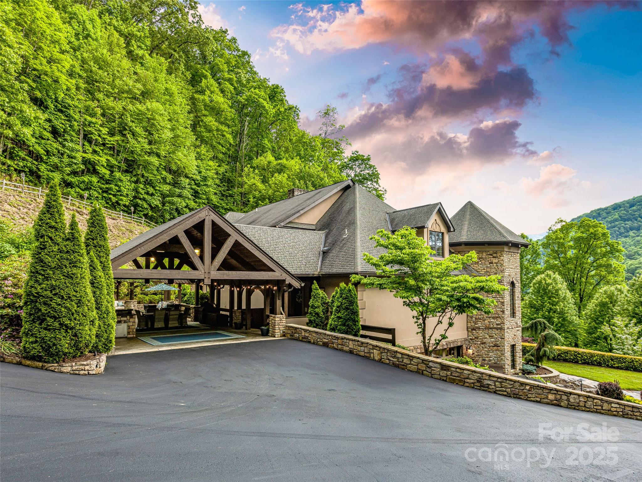202 Emerald Lane — Maggie Valley