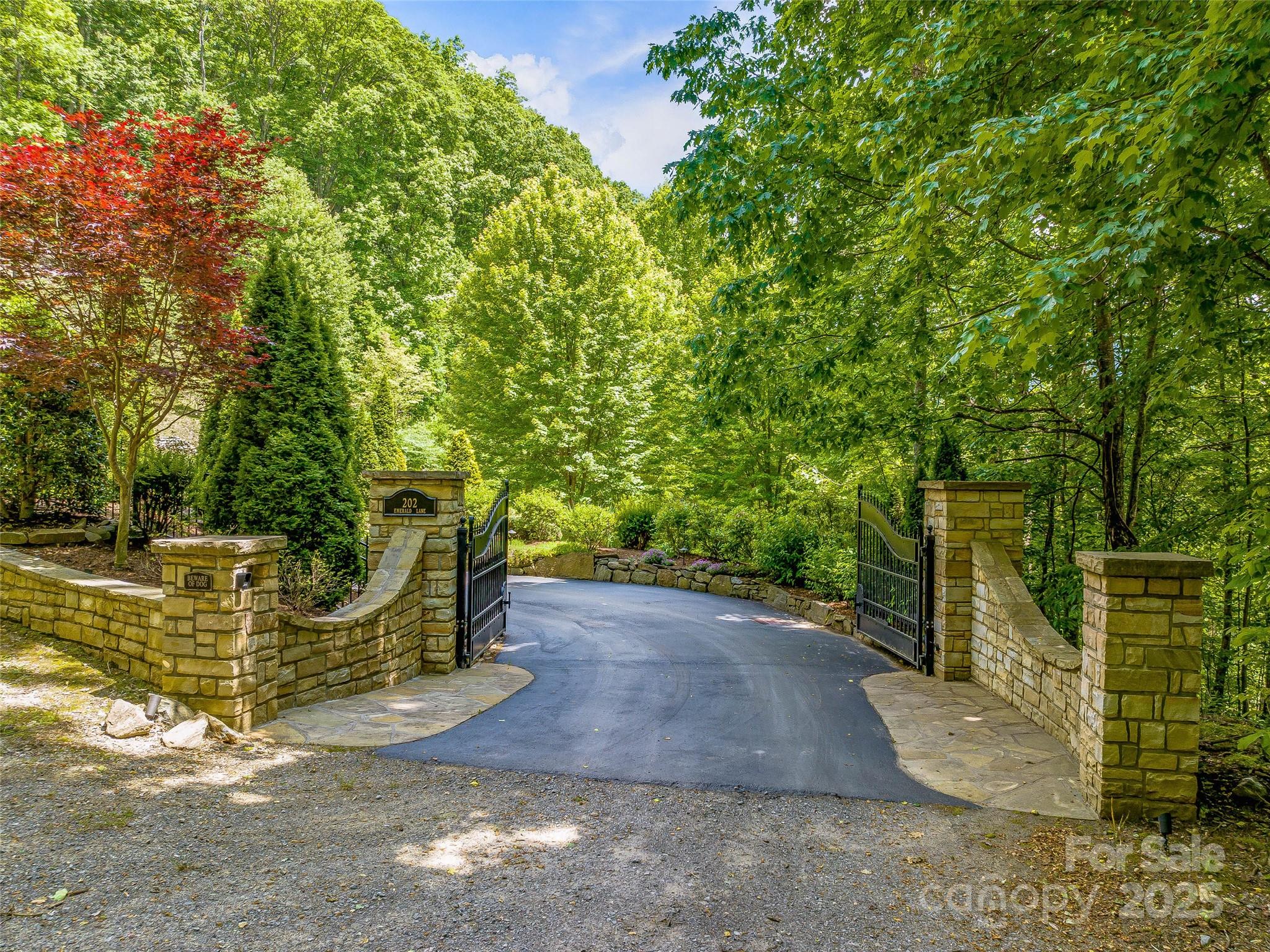 202 Emerald Lane — Maggie Valley
