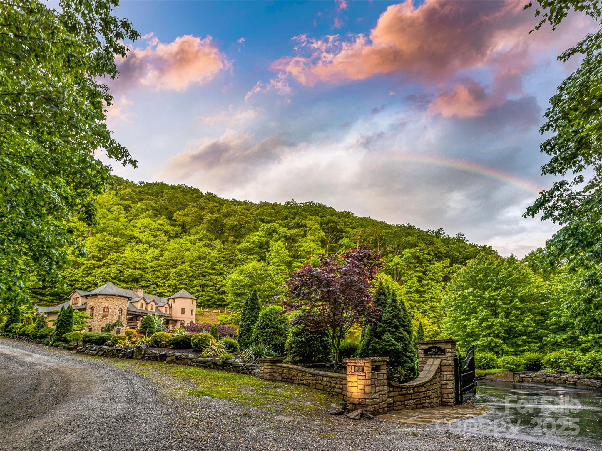 202 Emerald Lane — Maggie Valley
