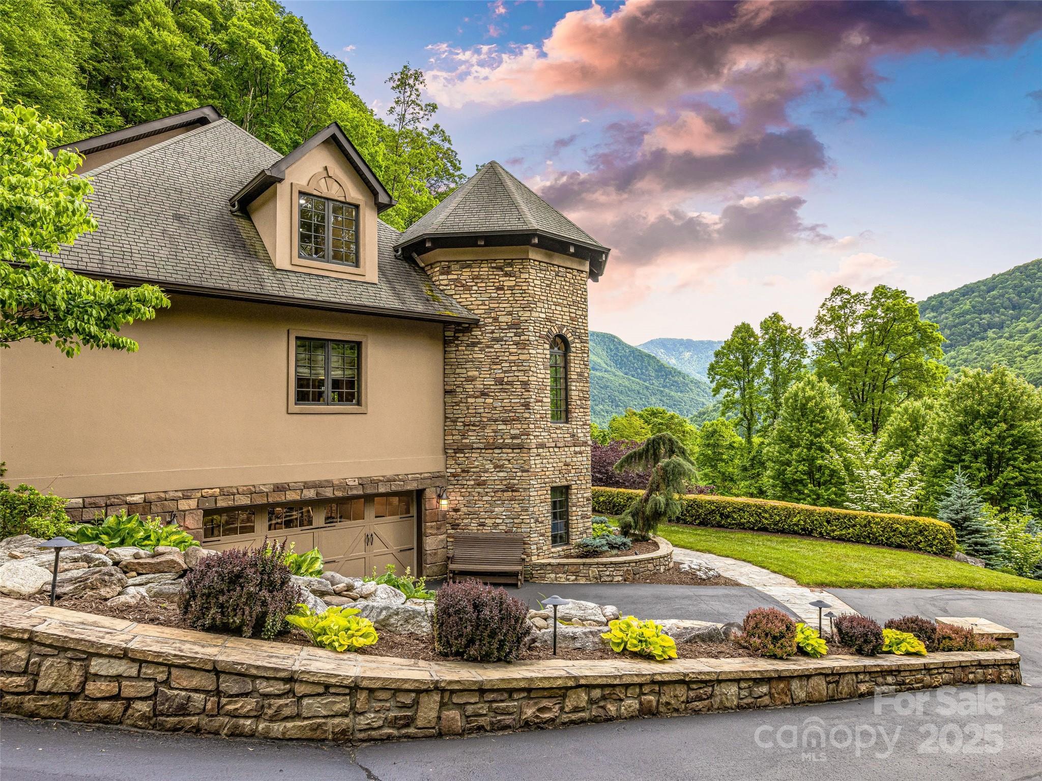 202 Emerald Lane — Maggie Valley