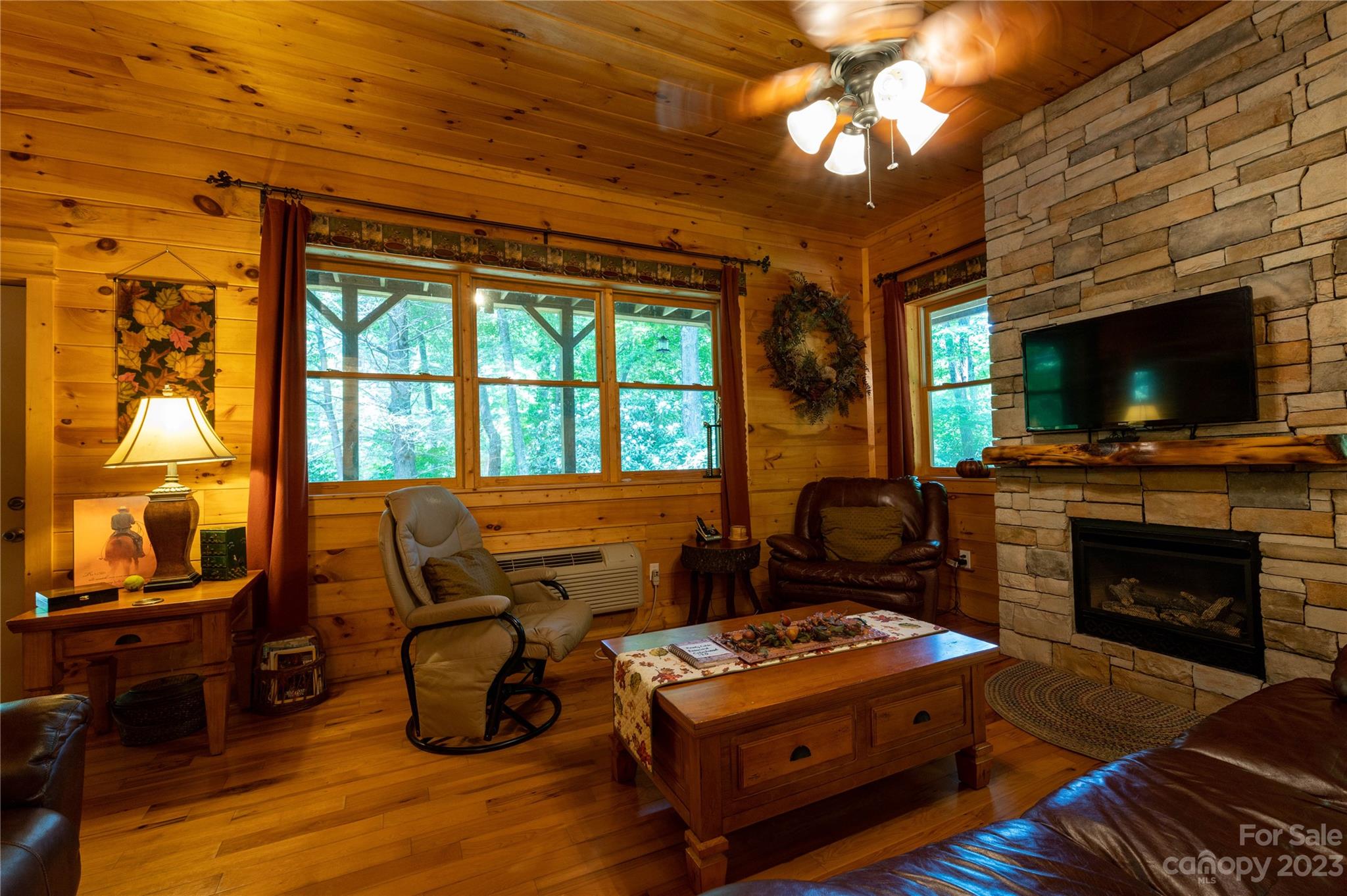 120 Brookwood Lane — Burnsville