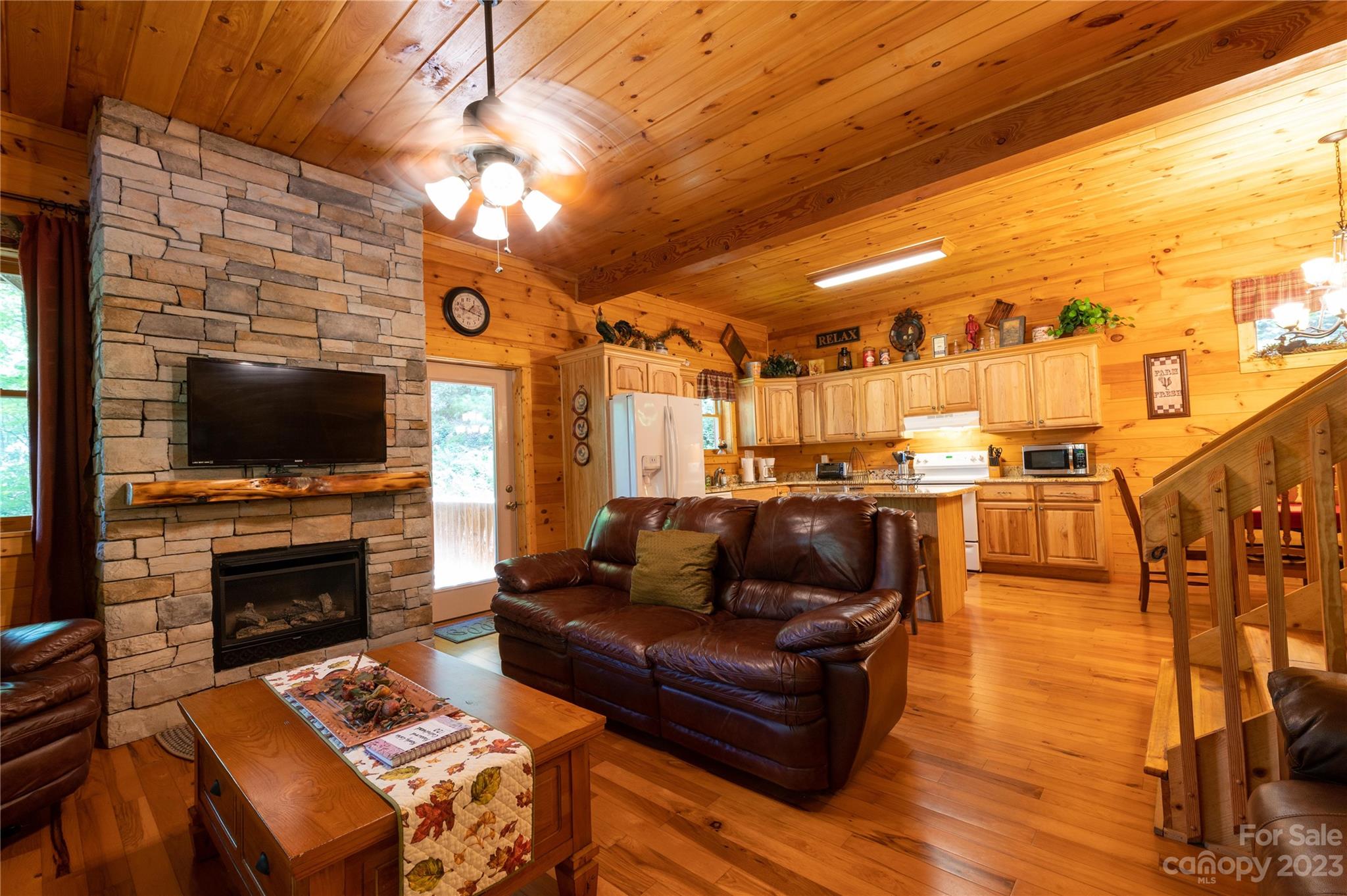 120 Brookwood Lane — Burnsville