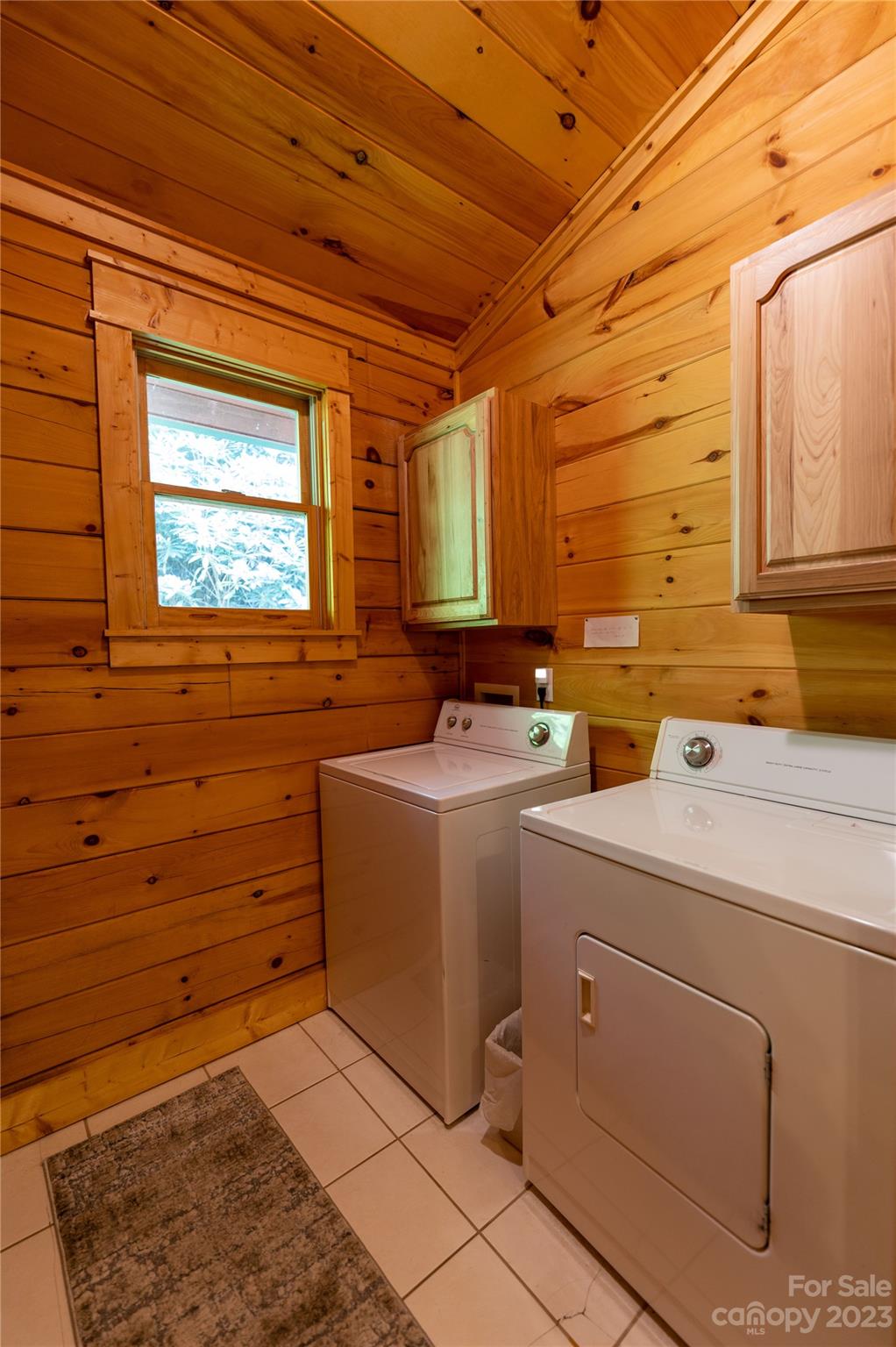 120 Brookwood Lane — Burnsville