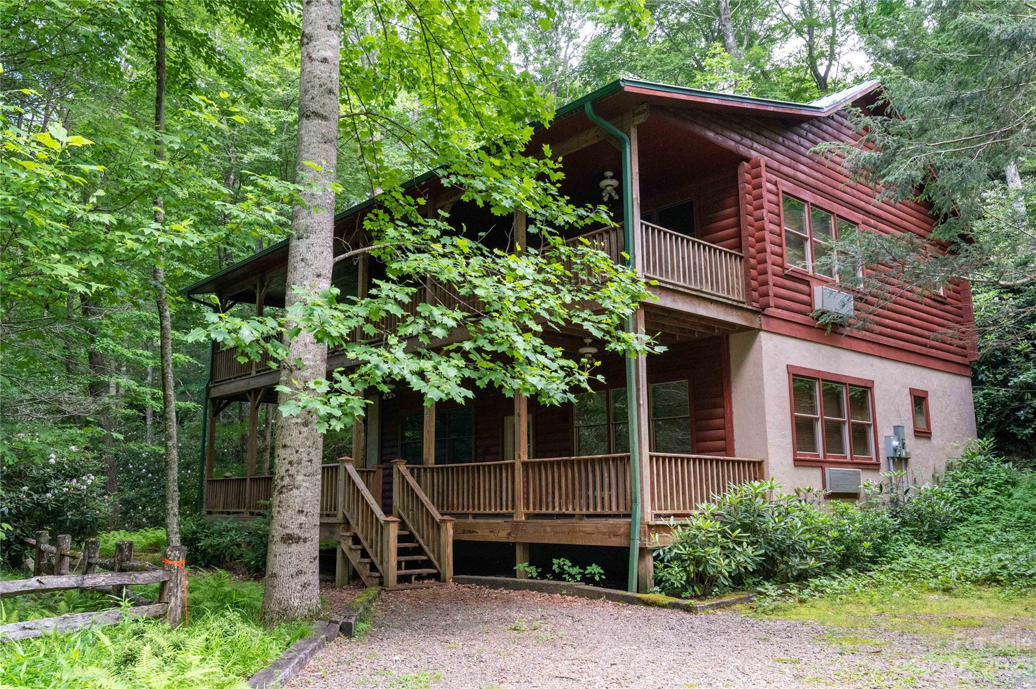 120 Brookwood Lane — Burnsville