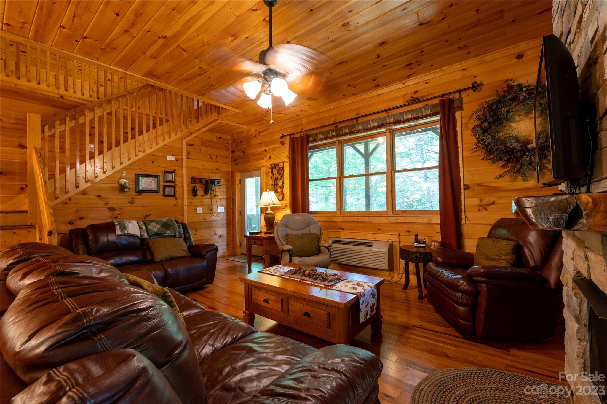 120 Brookwood Lane — Burnsville