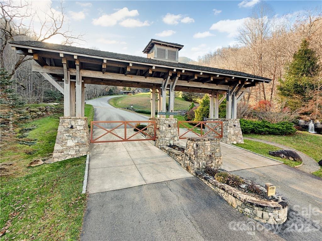 580 Freemont Drive — Leicester