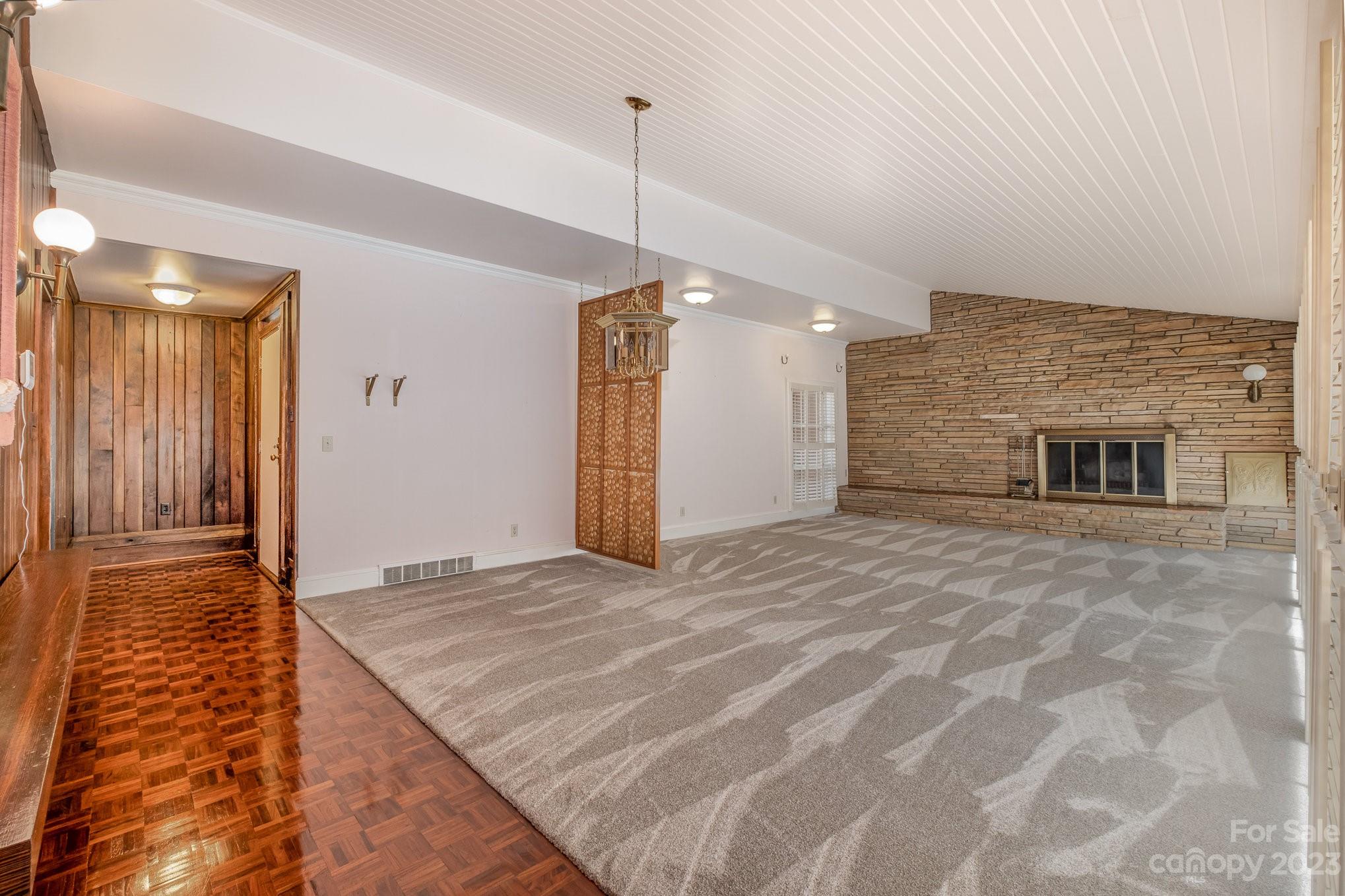 2756 Peachtree Road — Statesville