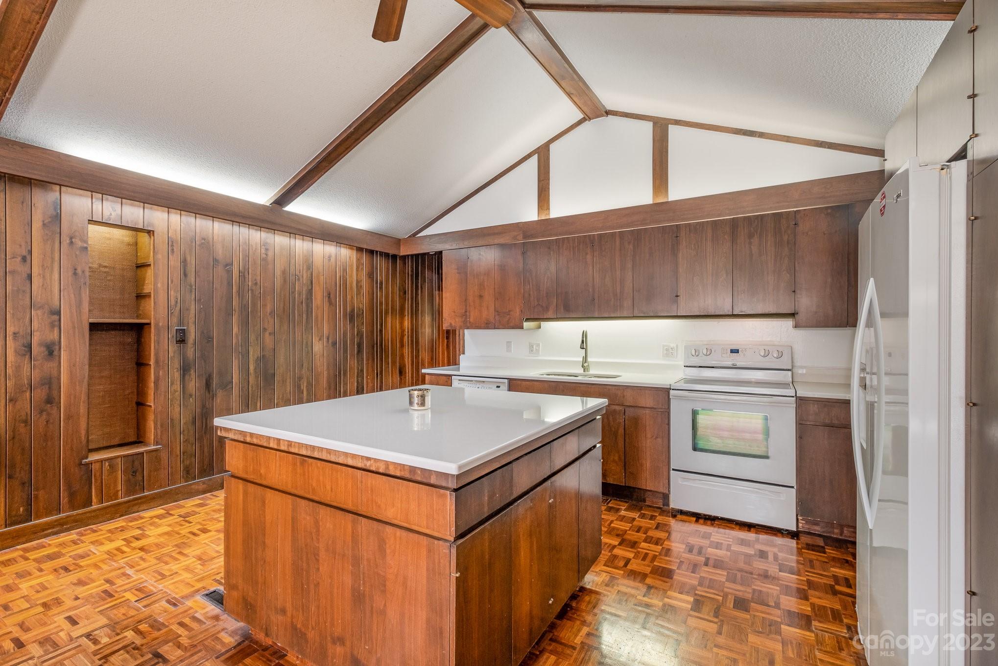 2756 Peachtree Road — Statesville