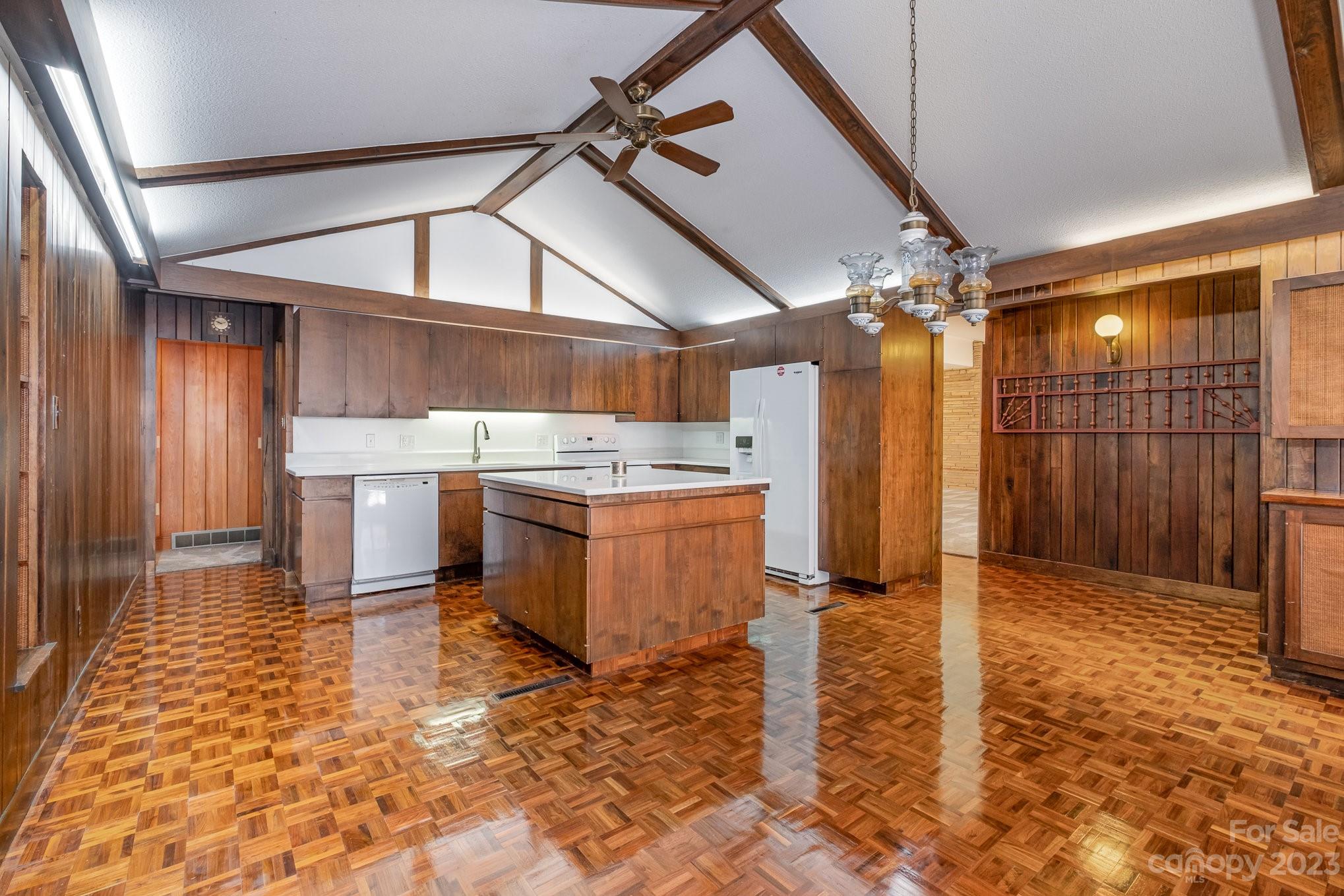 2756 Peachtree Road — Statesville