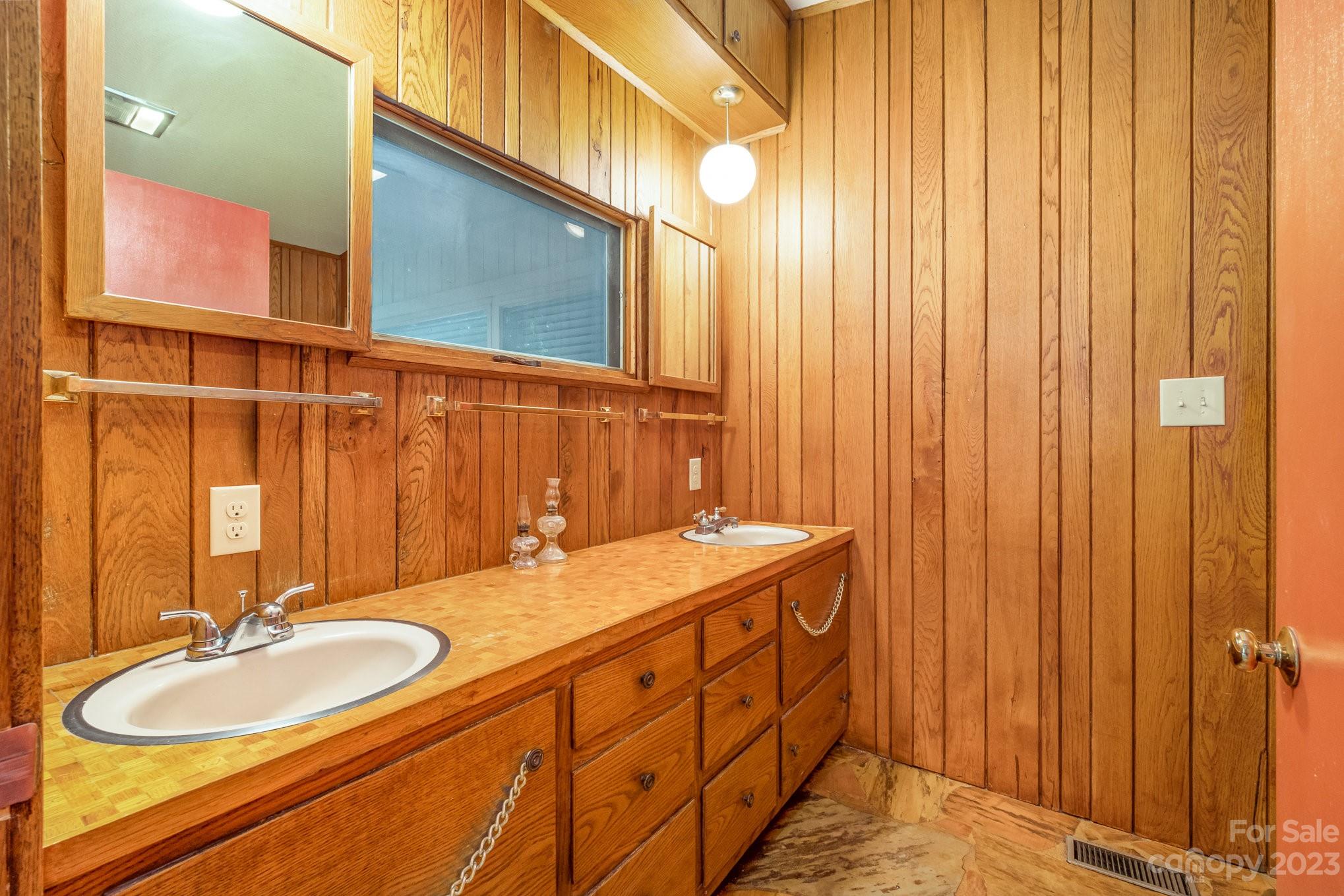 2756 Peachtree Road — Statesville