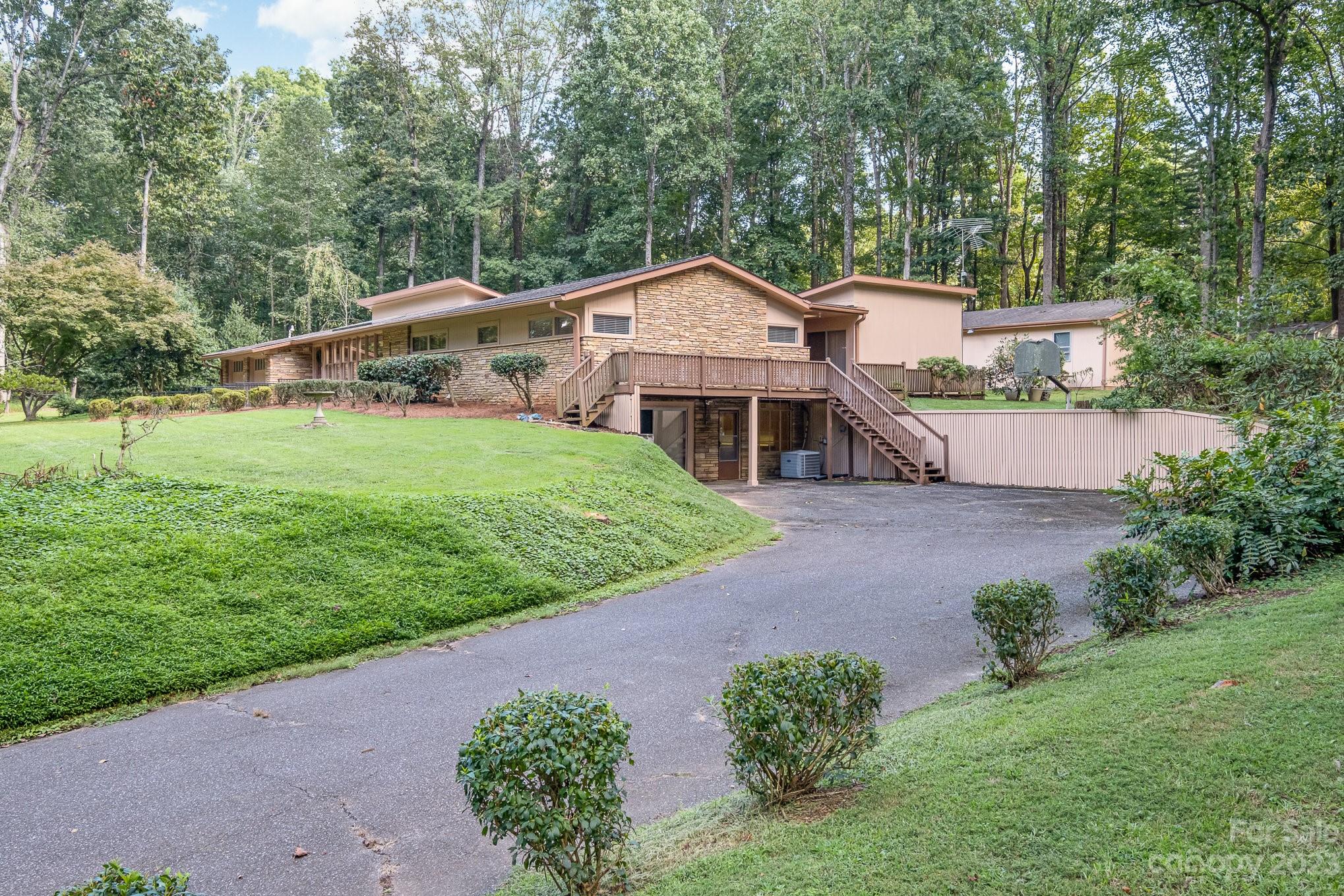 2756 Peachtree Road — Statesville