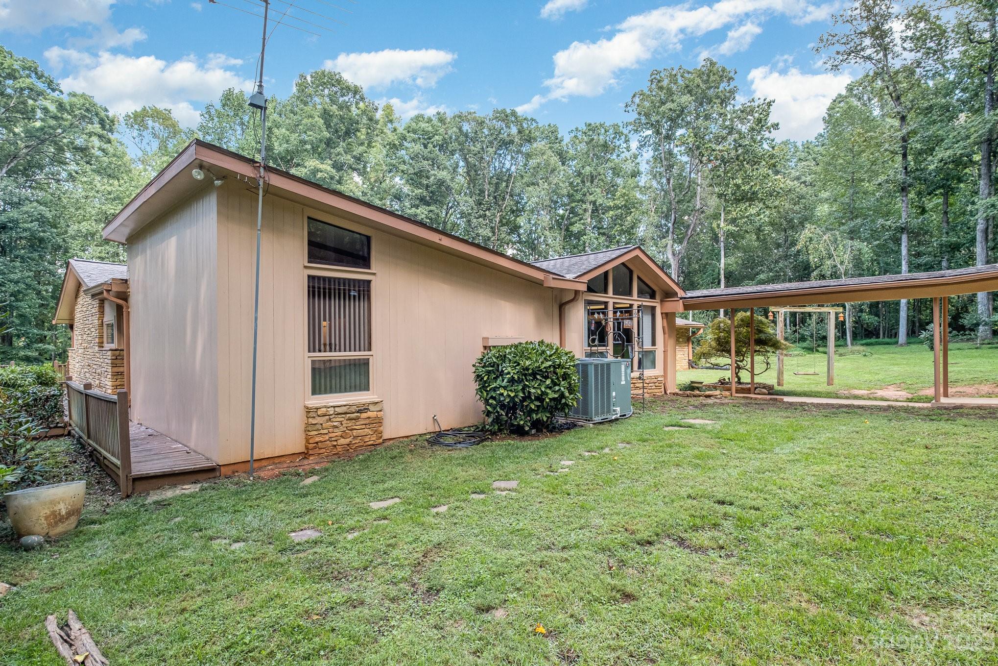 2756 Peachtree Road — Statesville