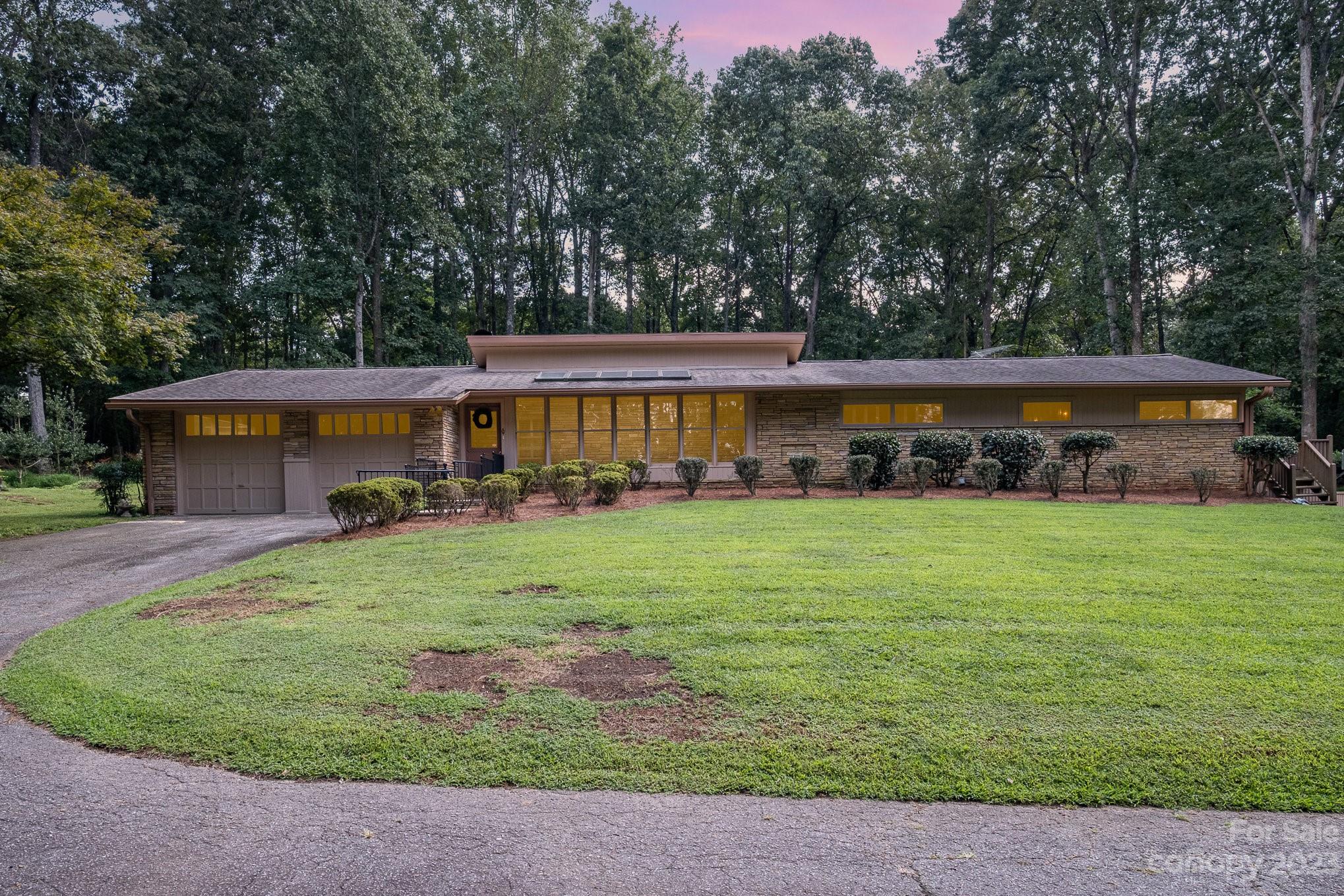 2756 Peachtree Road — Statesville