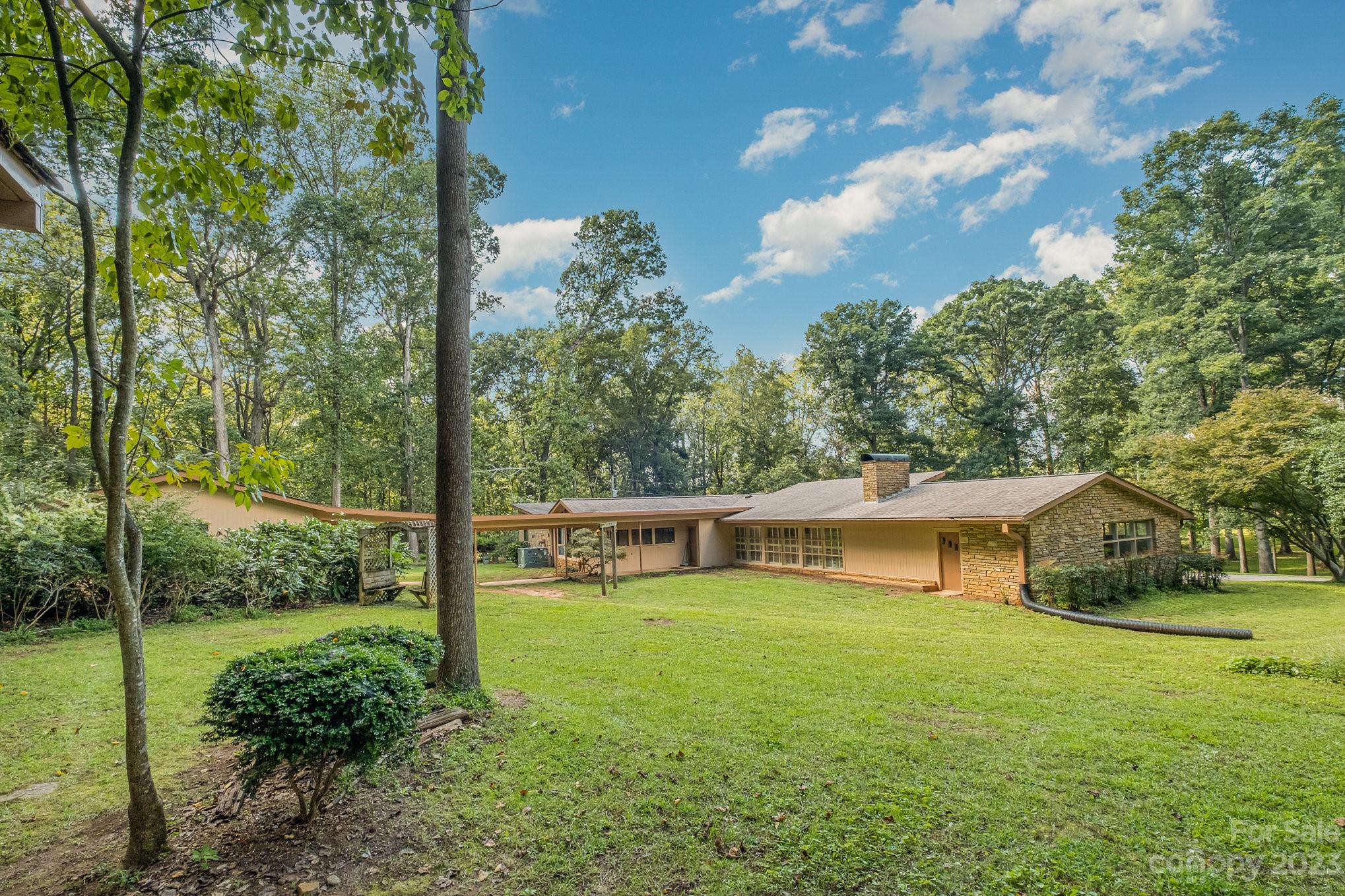 2756 Peachtree Road — Statesville
