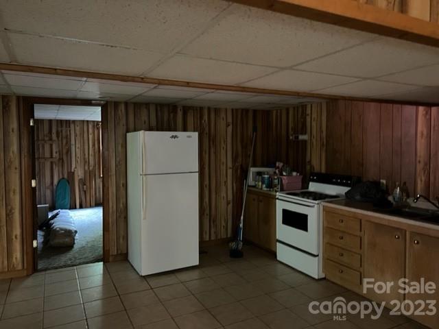 2752 Old Highway 221 None S — Marion