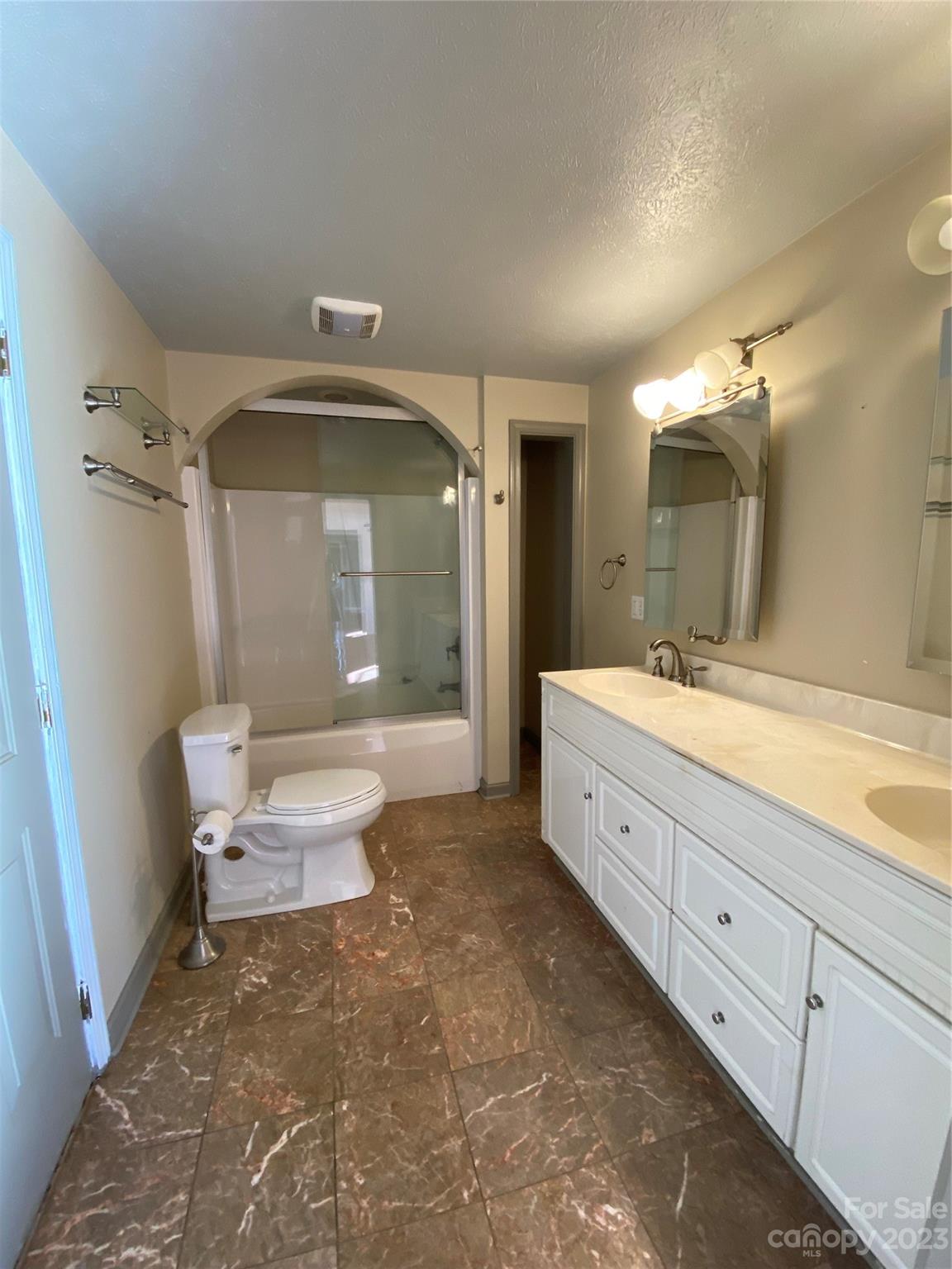 14 & 16 Rosebud Lane — Hendersonville