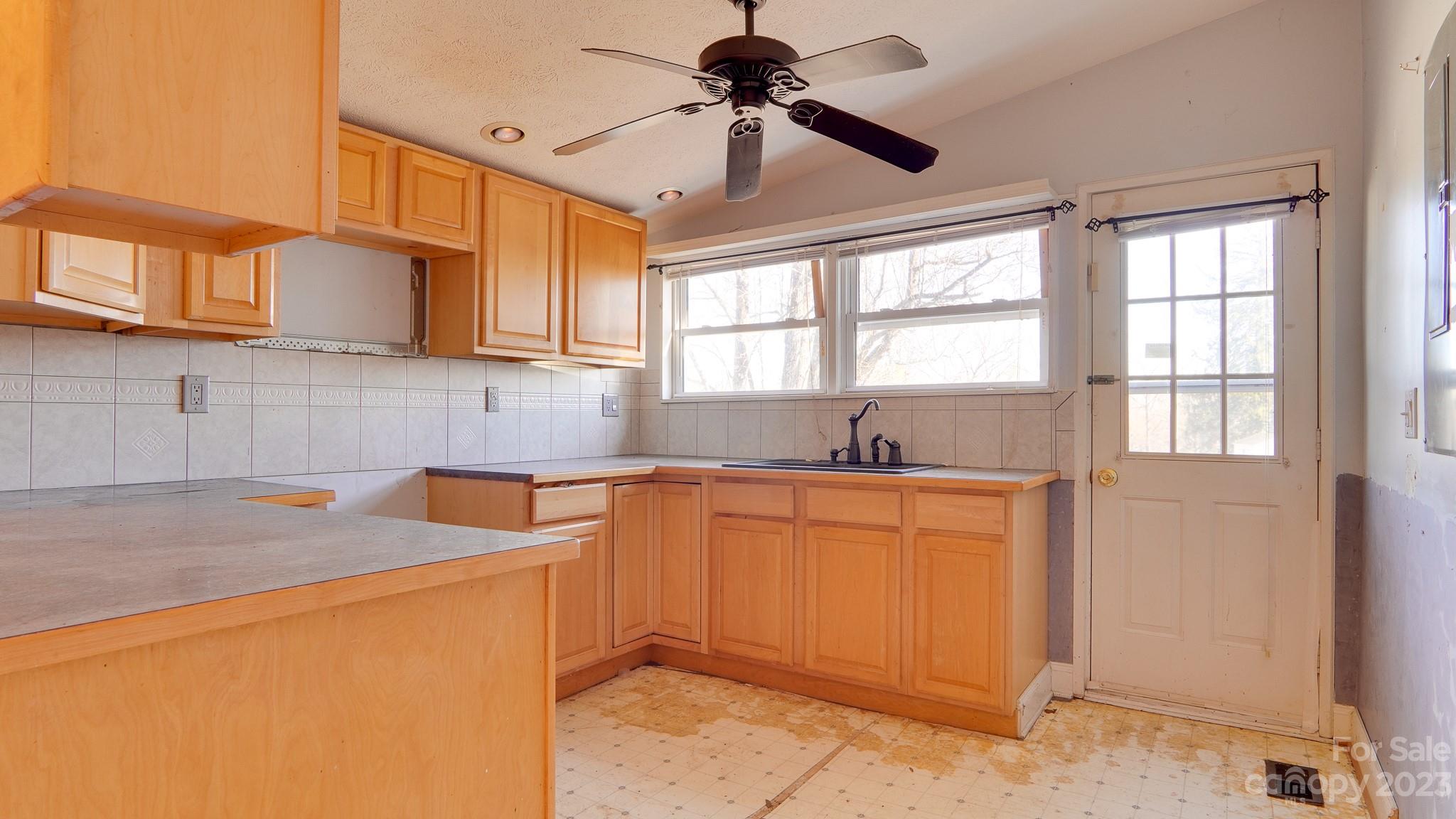 14 & 16 Rosebud Lane — Hendersonville
