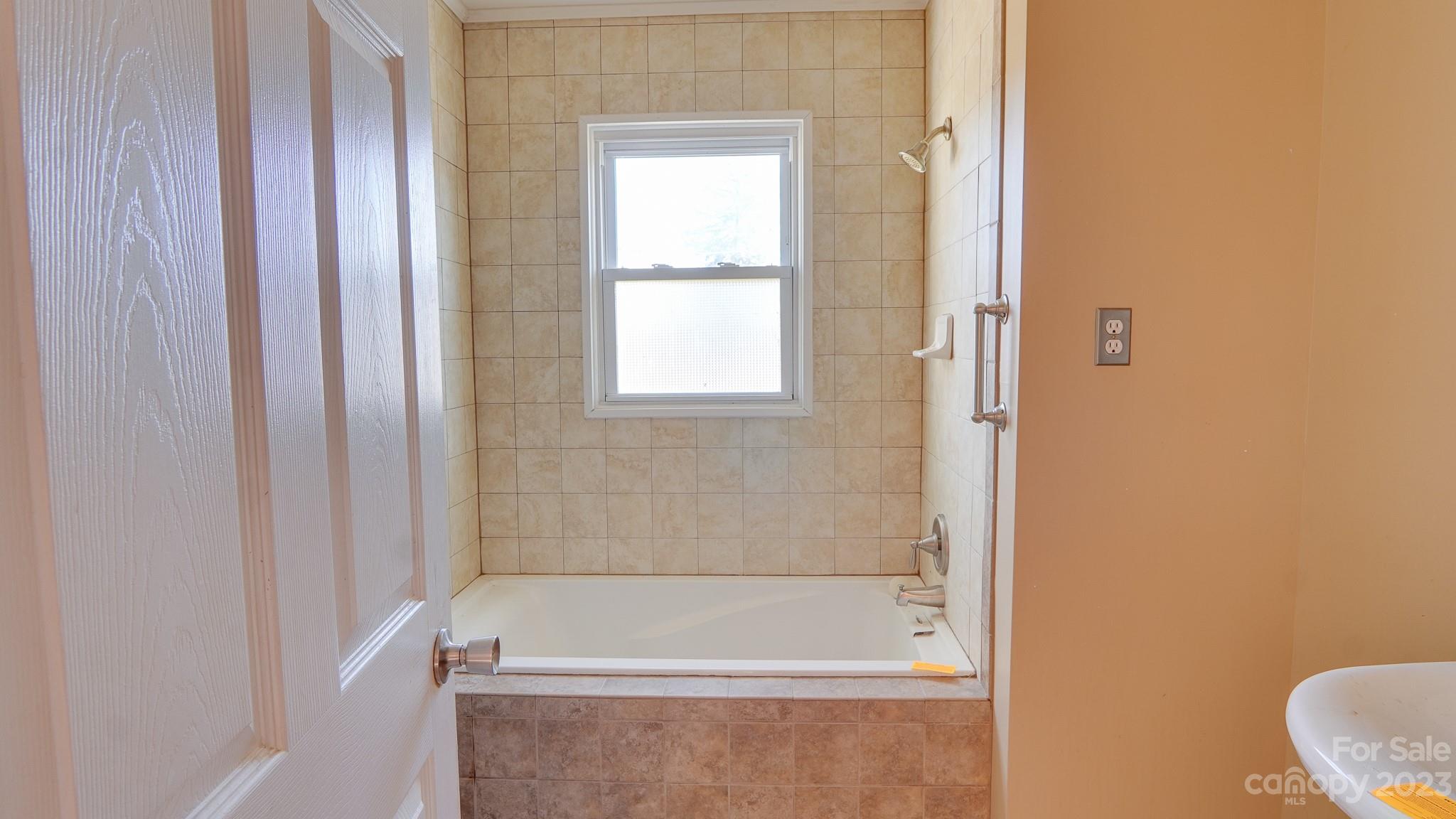14 & 16 Rosebud Lane — Hendersonville