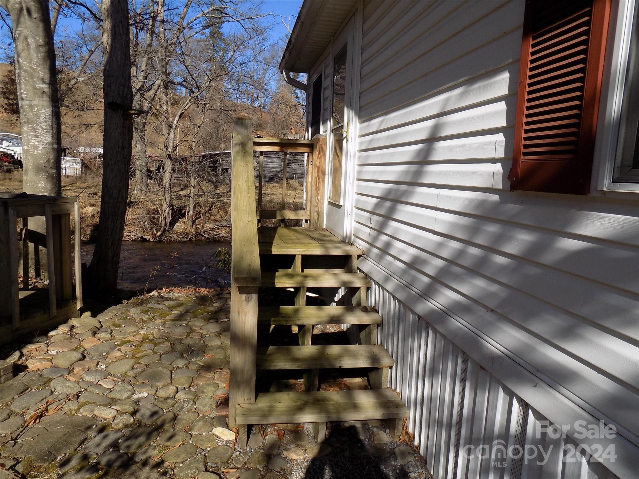 43 Pike Point — Waynesville
