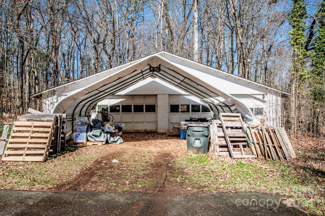 1095 Mount Ulla Highway — Mooresville