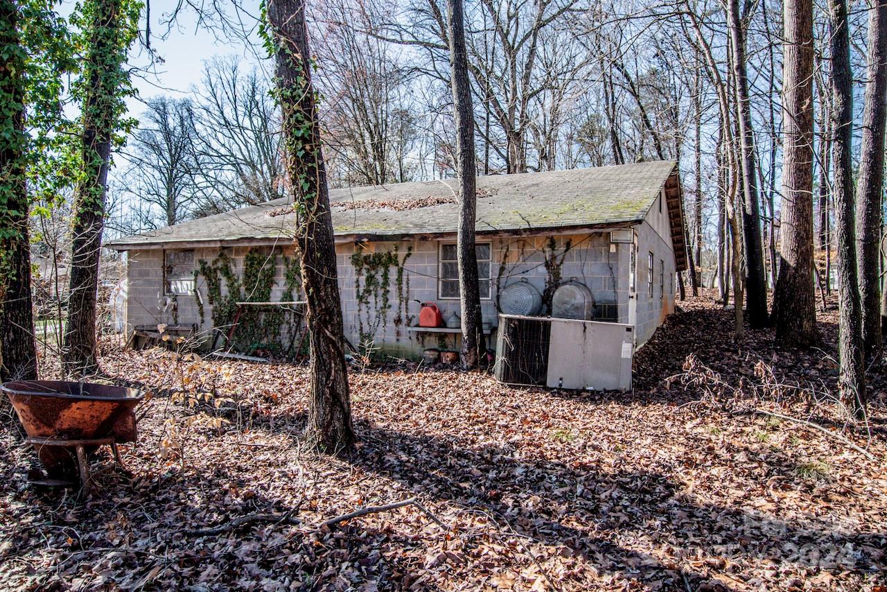 1095 Mount Ulla Highway — Mooresville