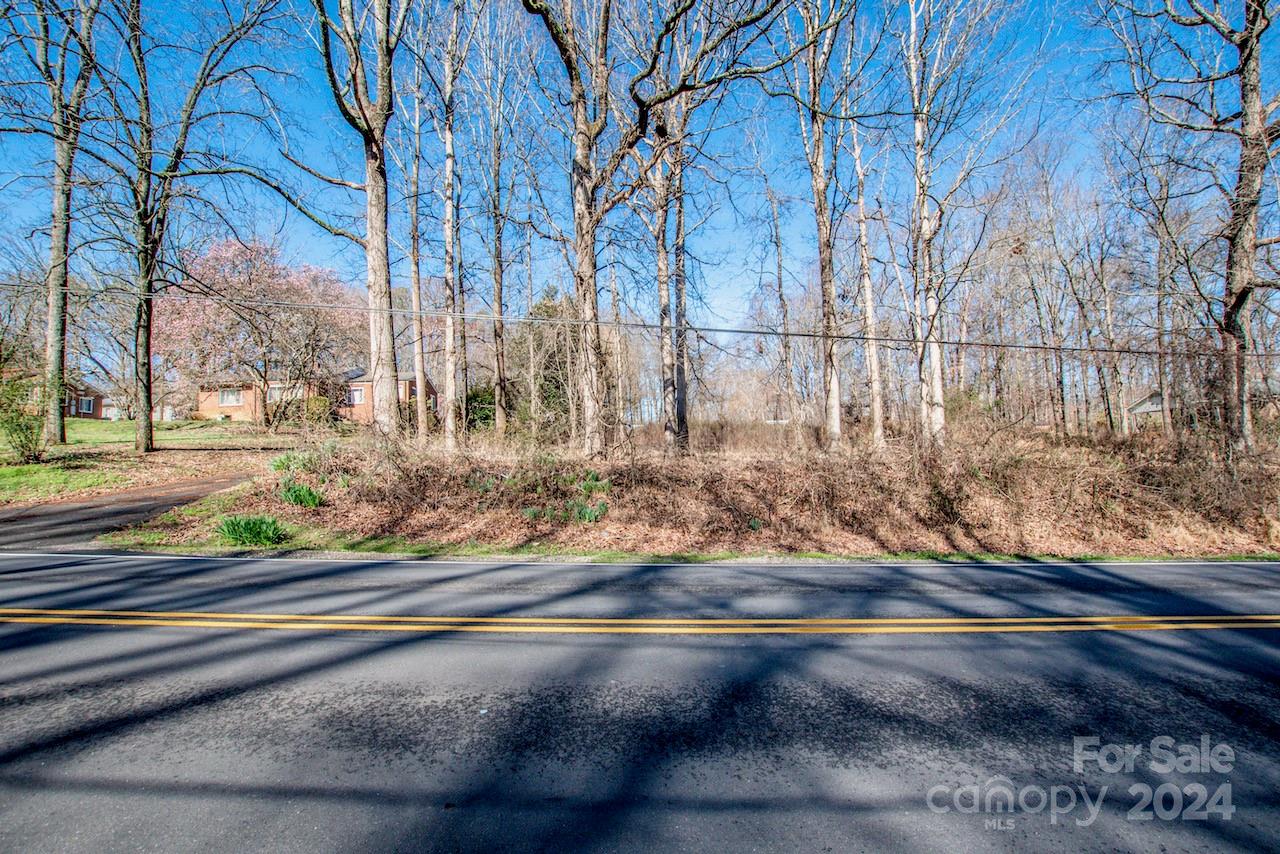 1095 Mount Ulla Highway — Mooresville