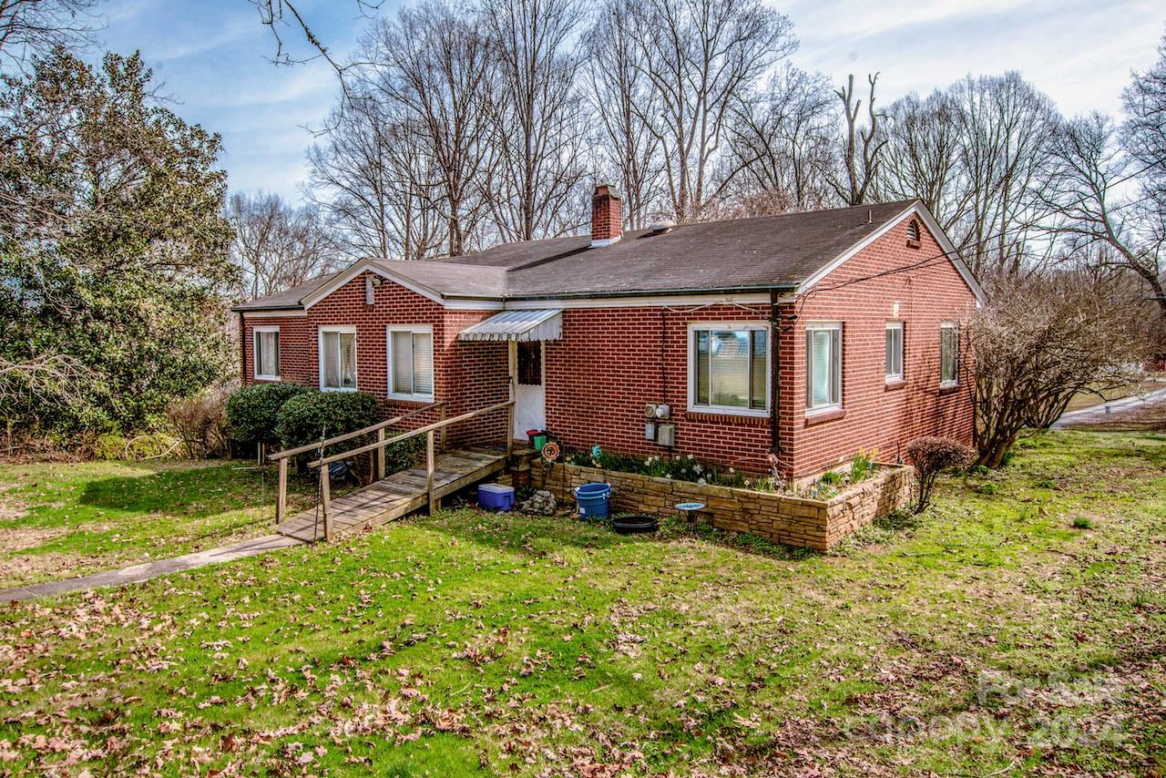1095 Mount Ulla Highway — Mooresville