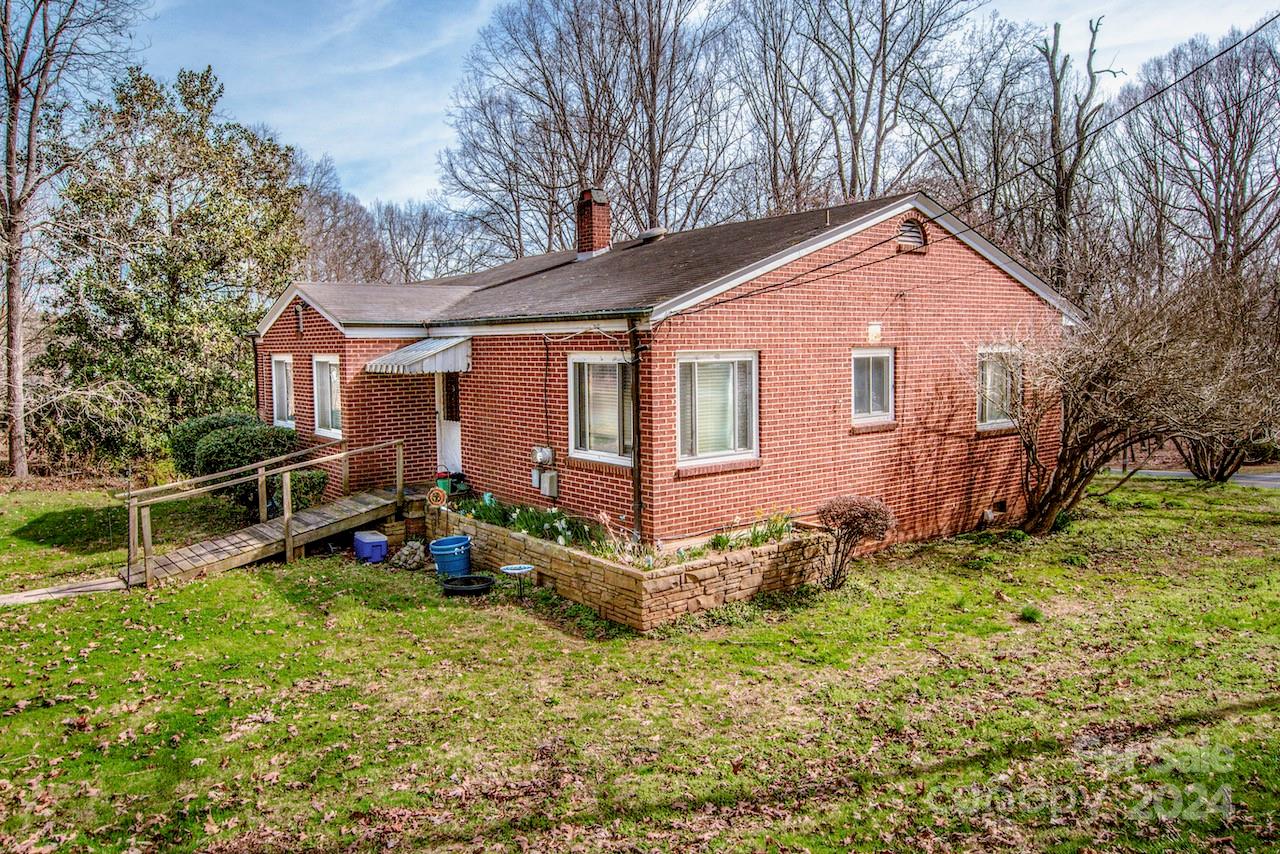 1095 Mount Ulla Highway — Mooresville