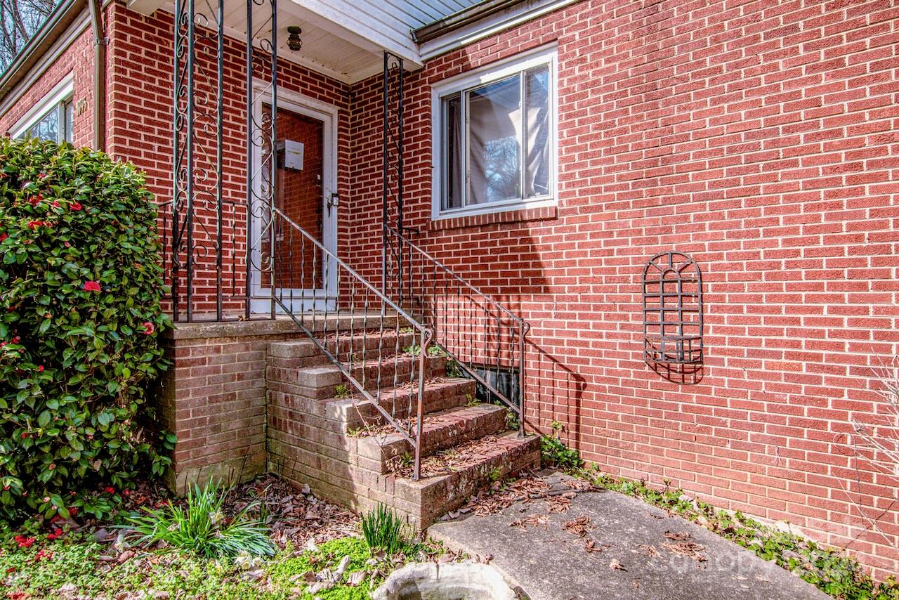 1095 Mount Ulla Highway — Mooresville