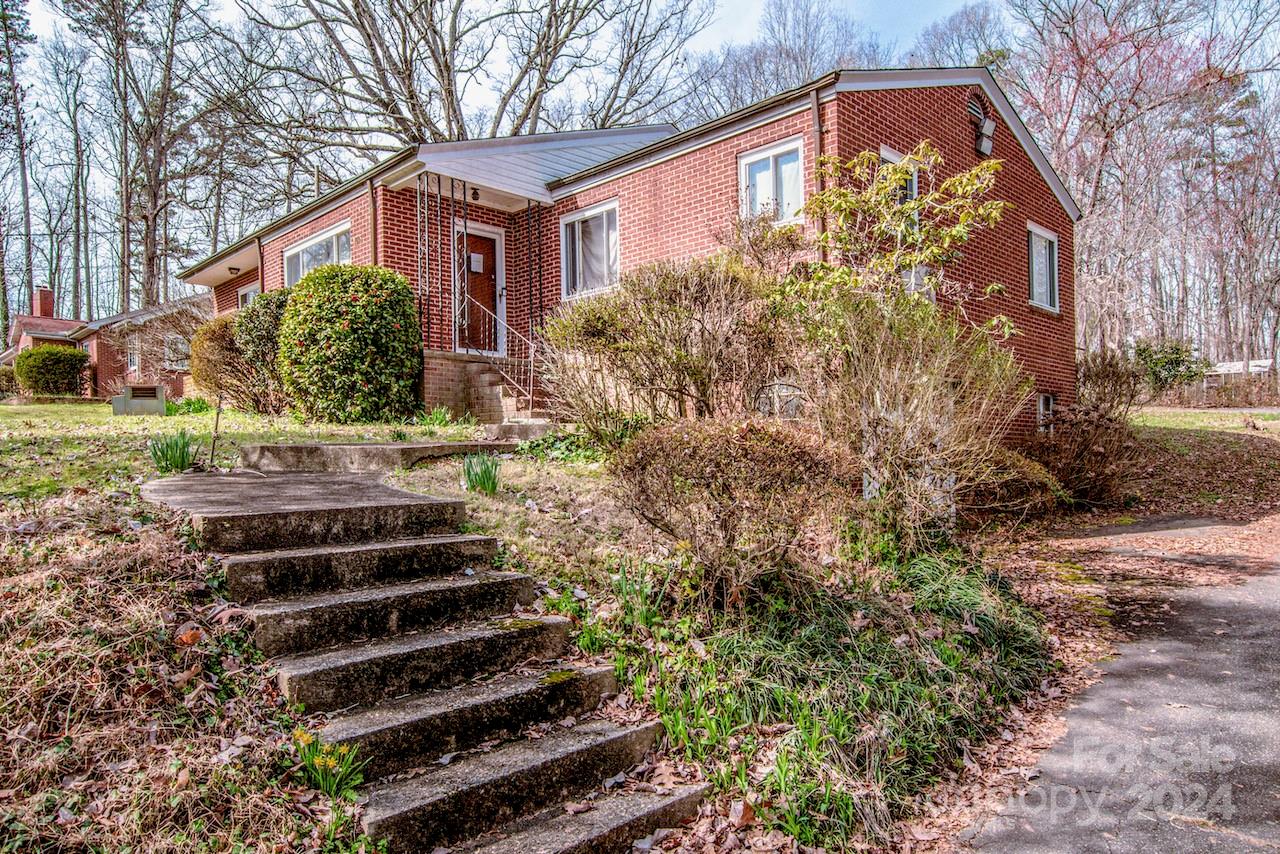 1095 Mount Ulla Highway — Mooresville