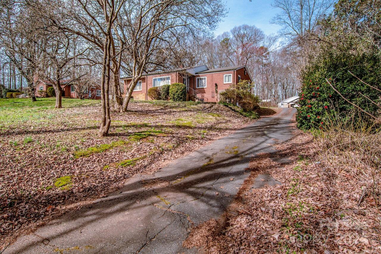 1095 Mount Ulla Highway — Mooresville