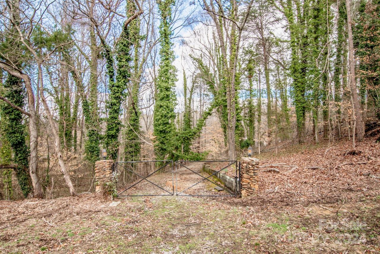 156 Beaten Path Road — Mooresville
