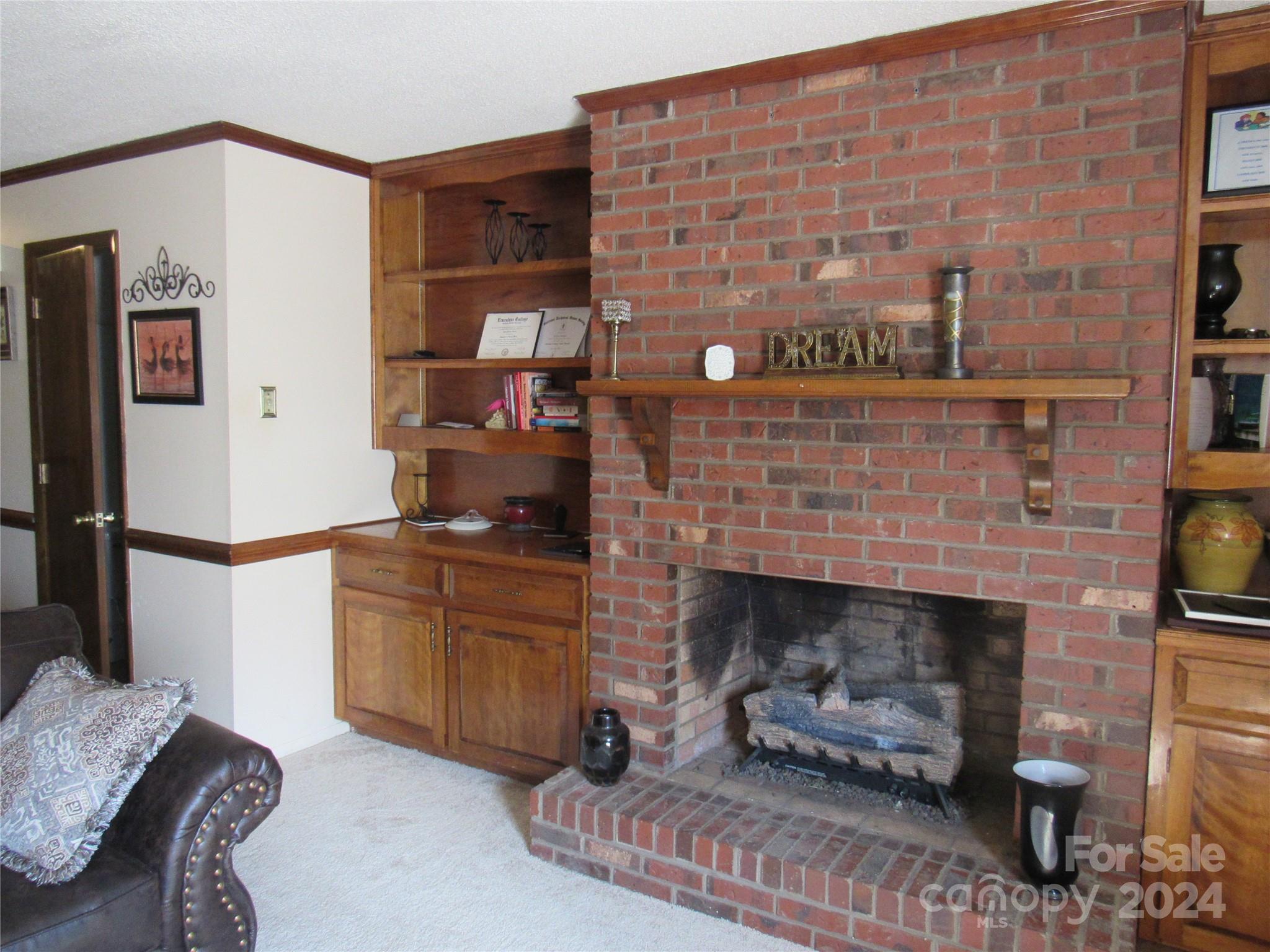 171 Fox Run Road — Forest City
