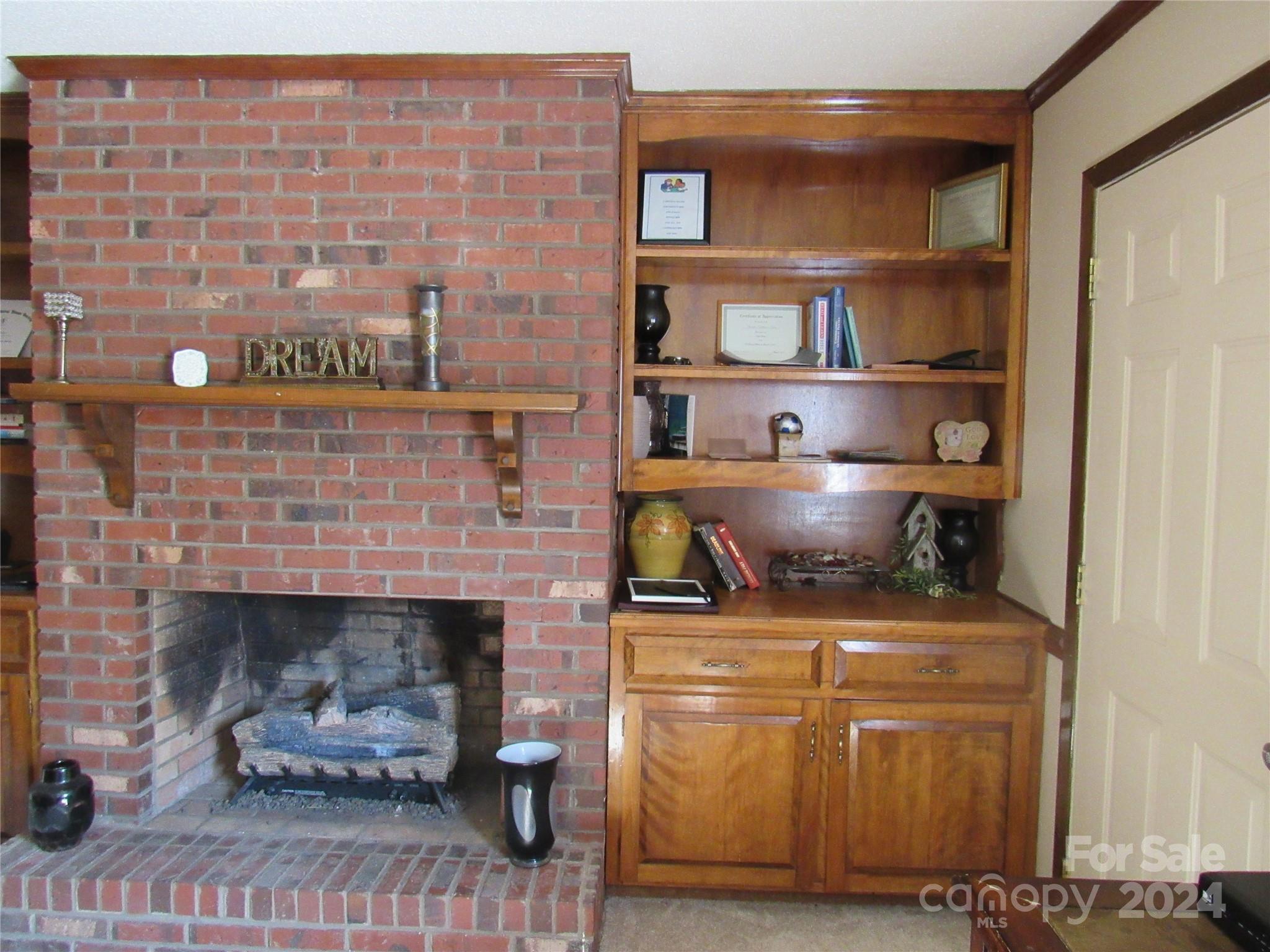 171 Fox Run Road — Forest City