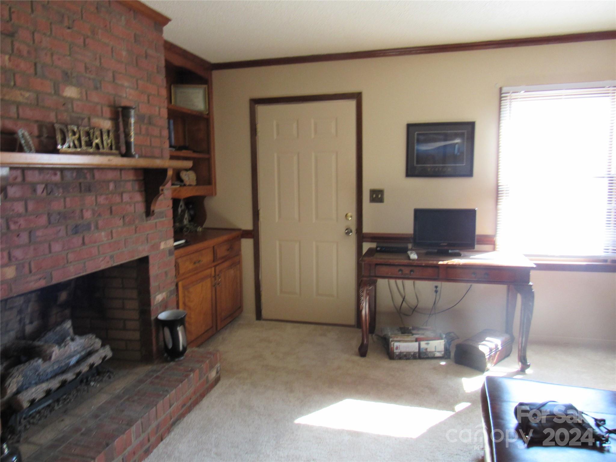 171 Fox Run Road — Forest City