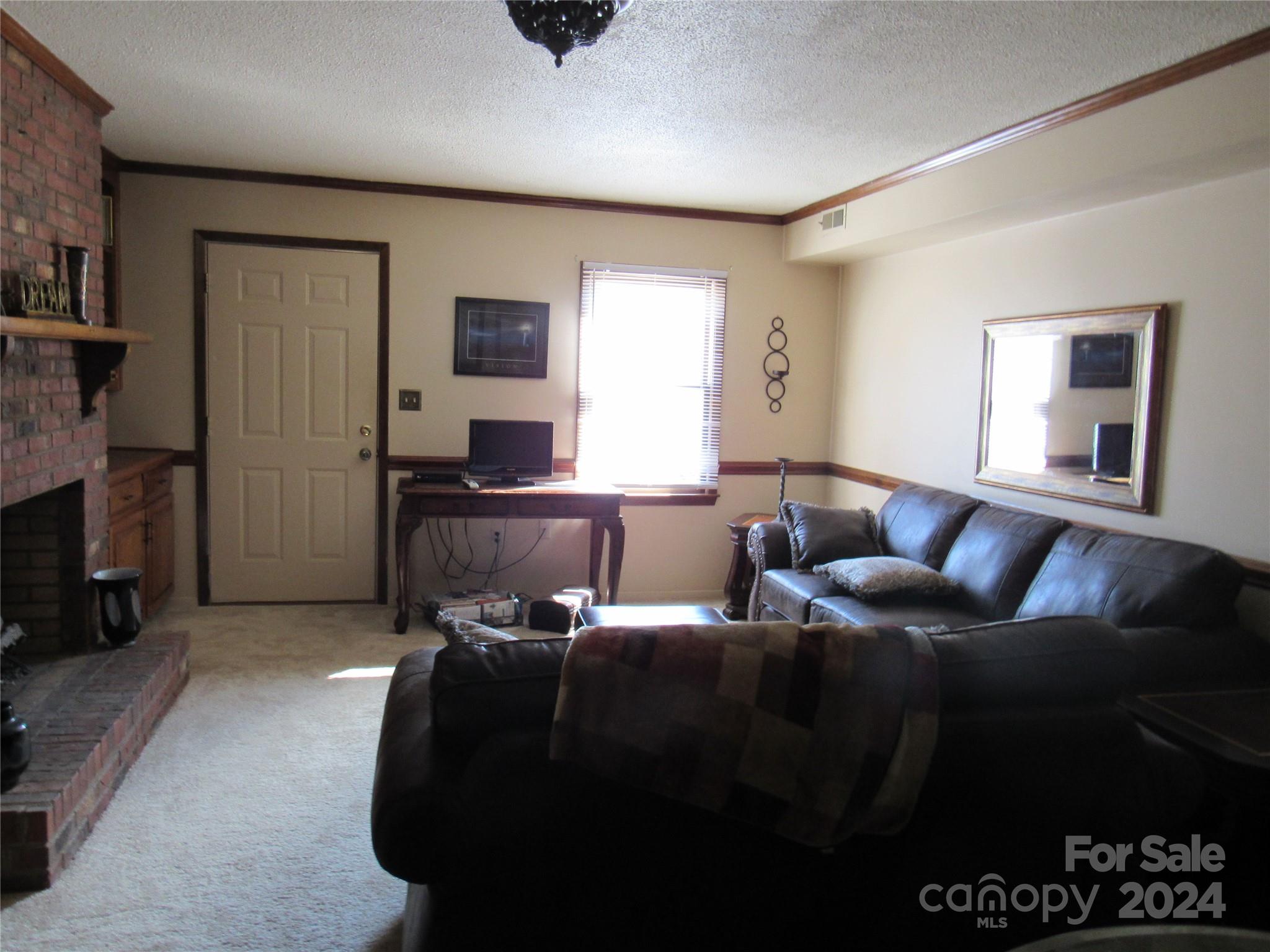 171 Fox Run Road — Forest City