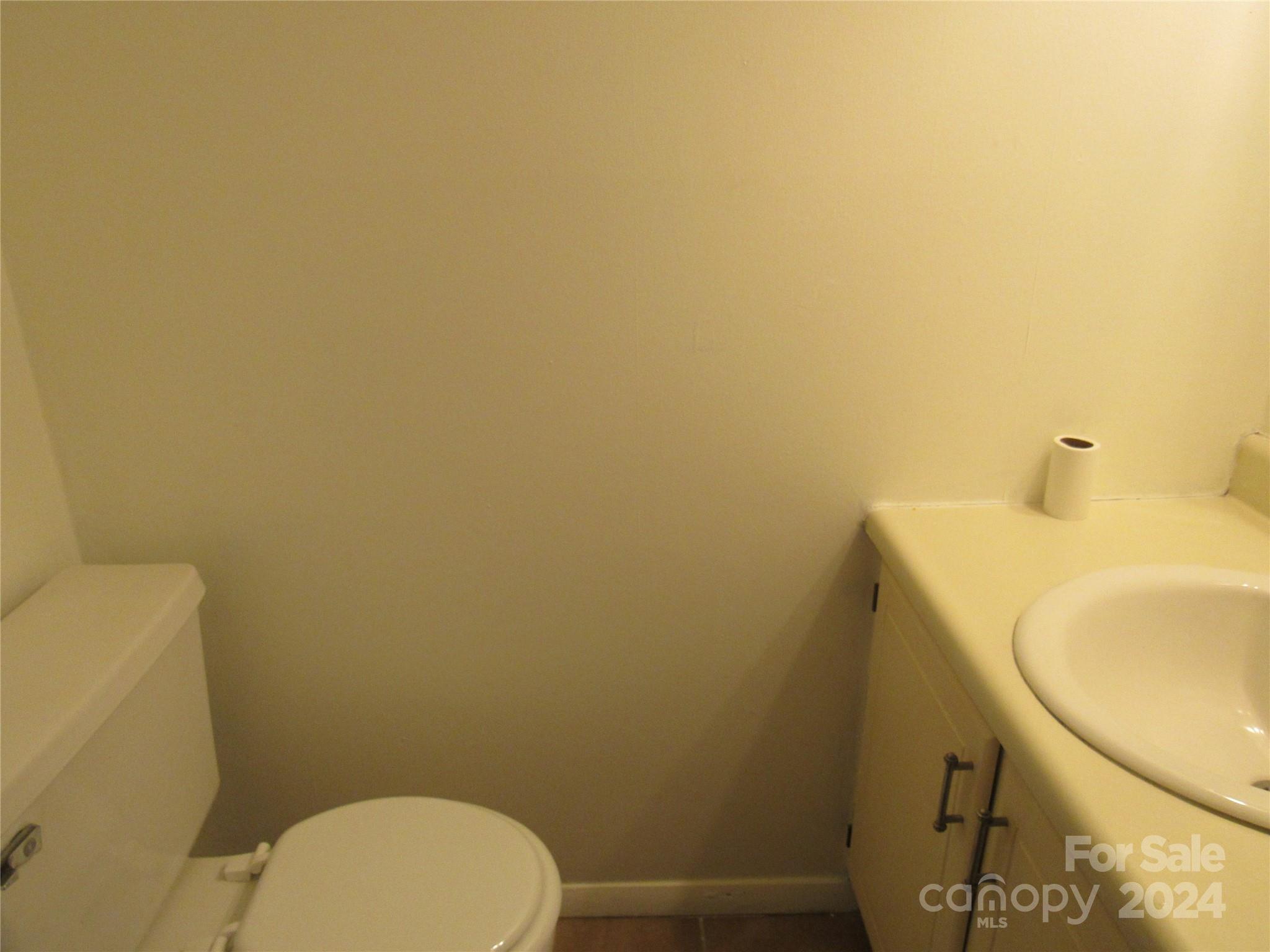 171 Fox Run Road — Forest City