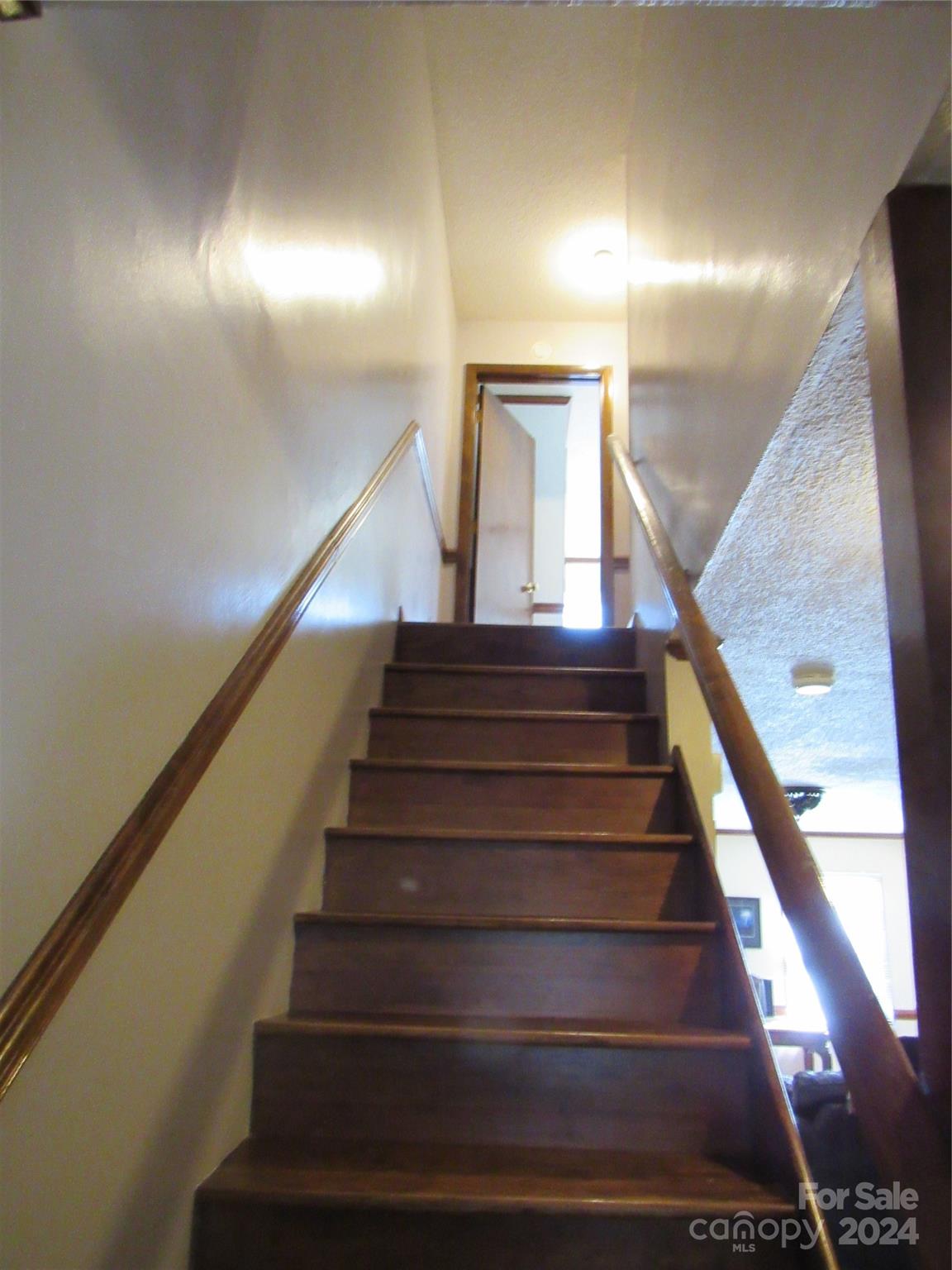 171 Fox Run Road — Forest City