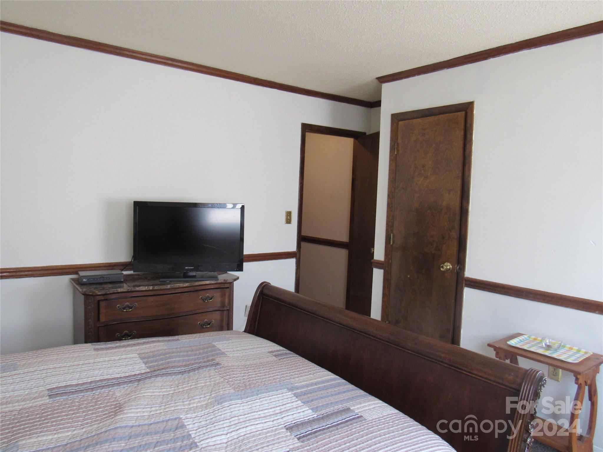 171 Fox Run Road — Forest City