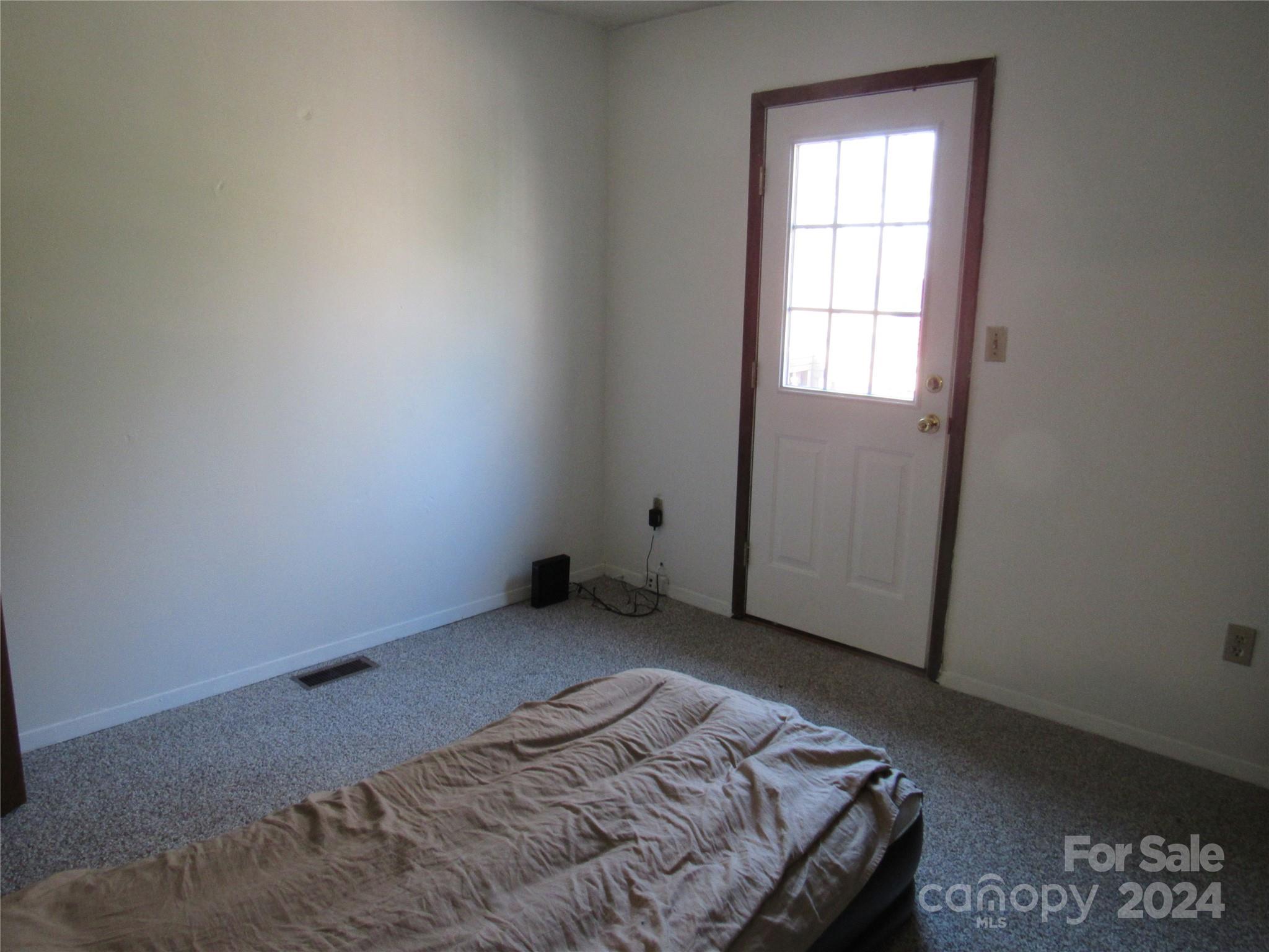 171 Fox Run Road — Forest City