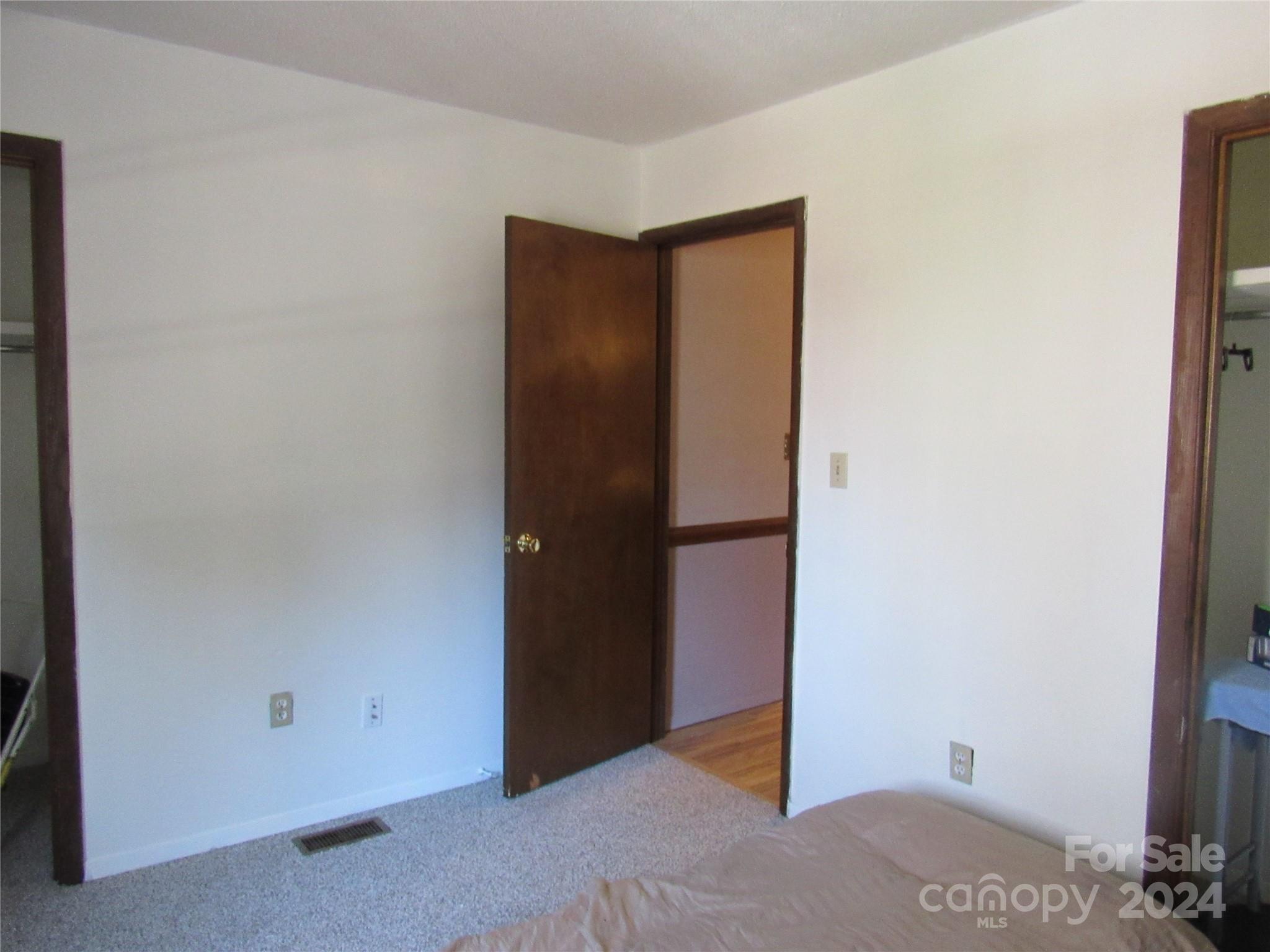 171 Fox Run Road — Forest City