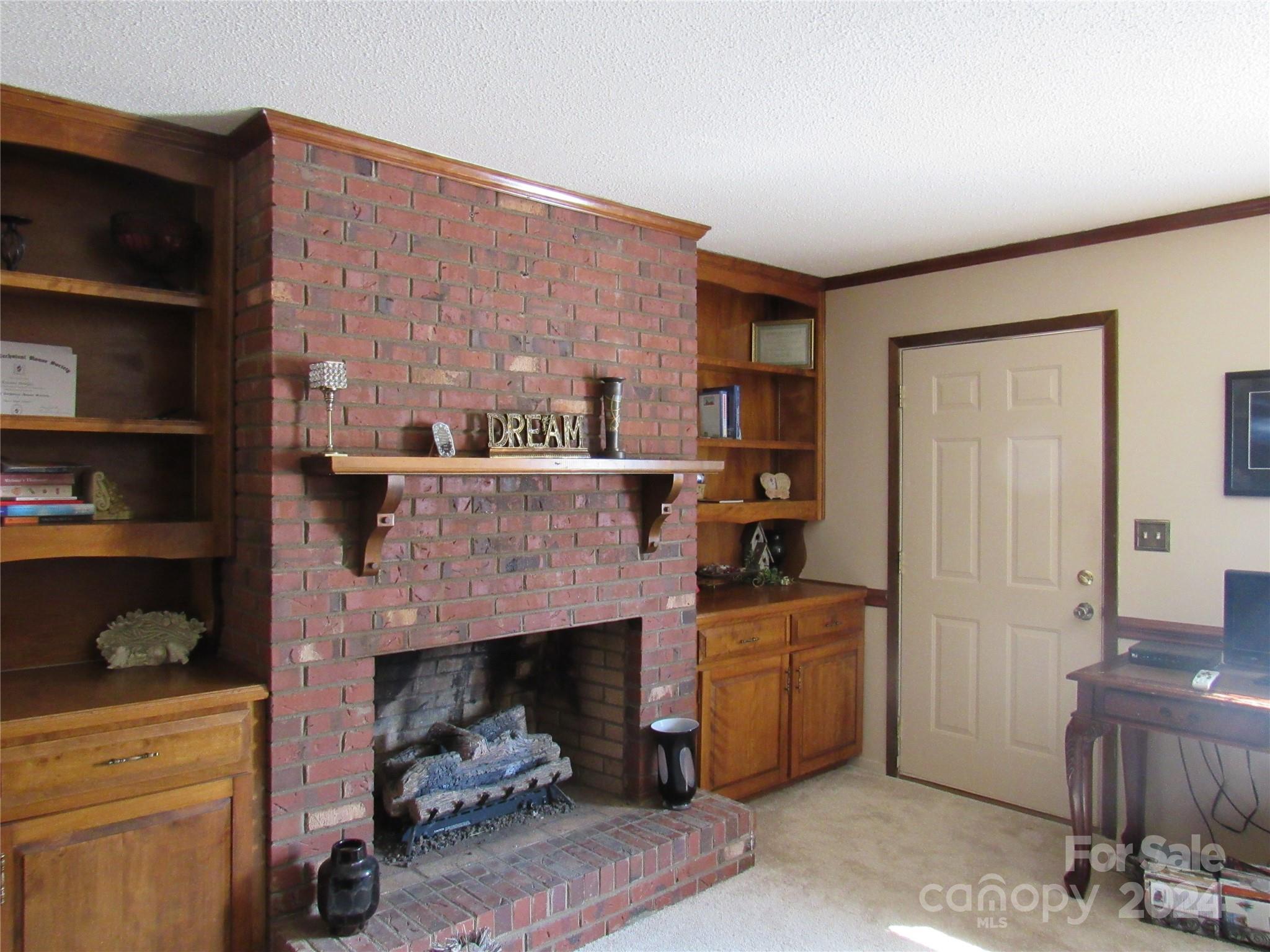 171 Fox Run Road — Forest City